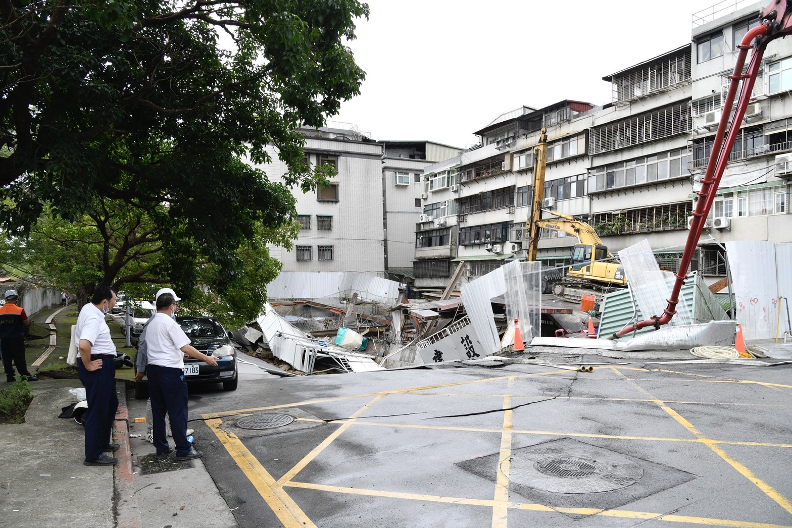 「基泰大直」出包，網紅崴爺去年買下該建案，目前正與其他屋主討論如何自救。