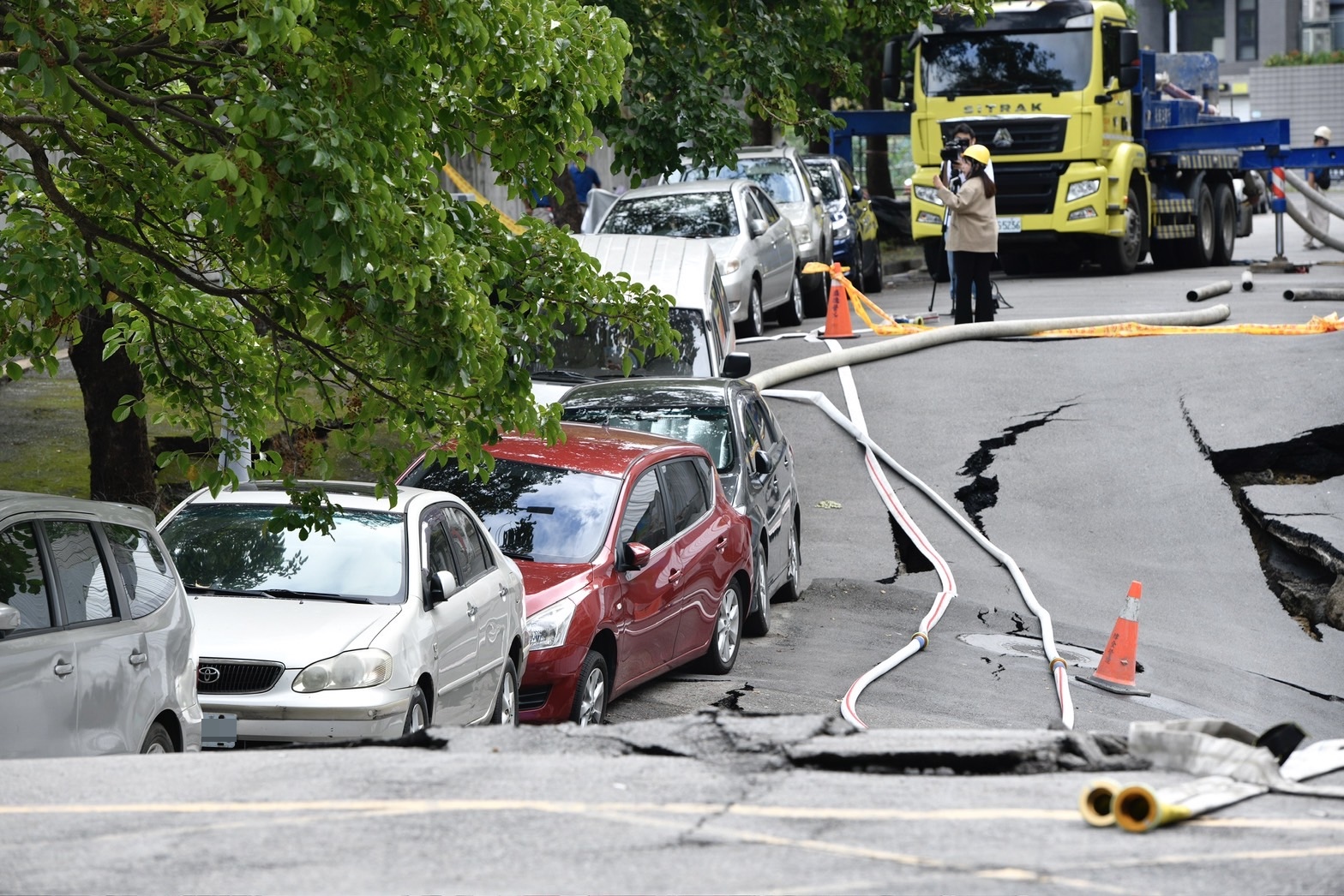大直為基隆河截彎取直前的沼澤區，故土壤相當軟爛。