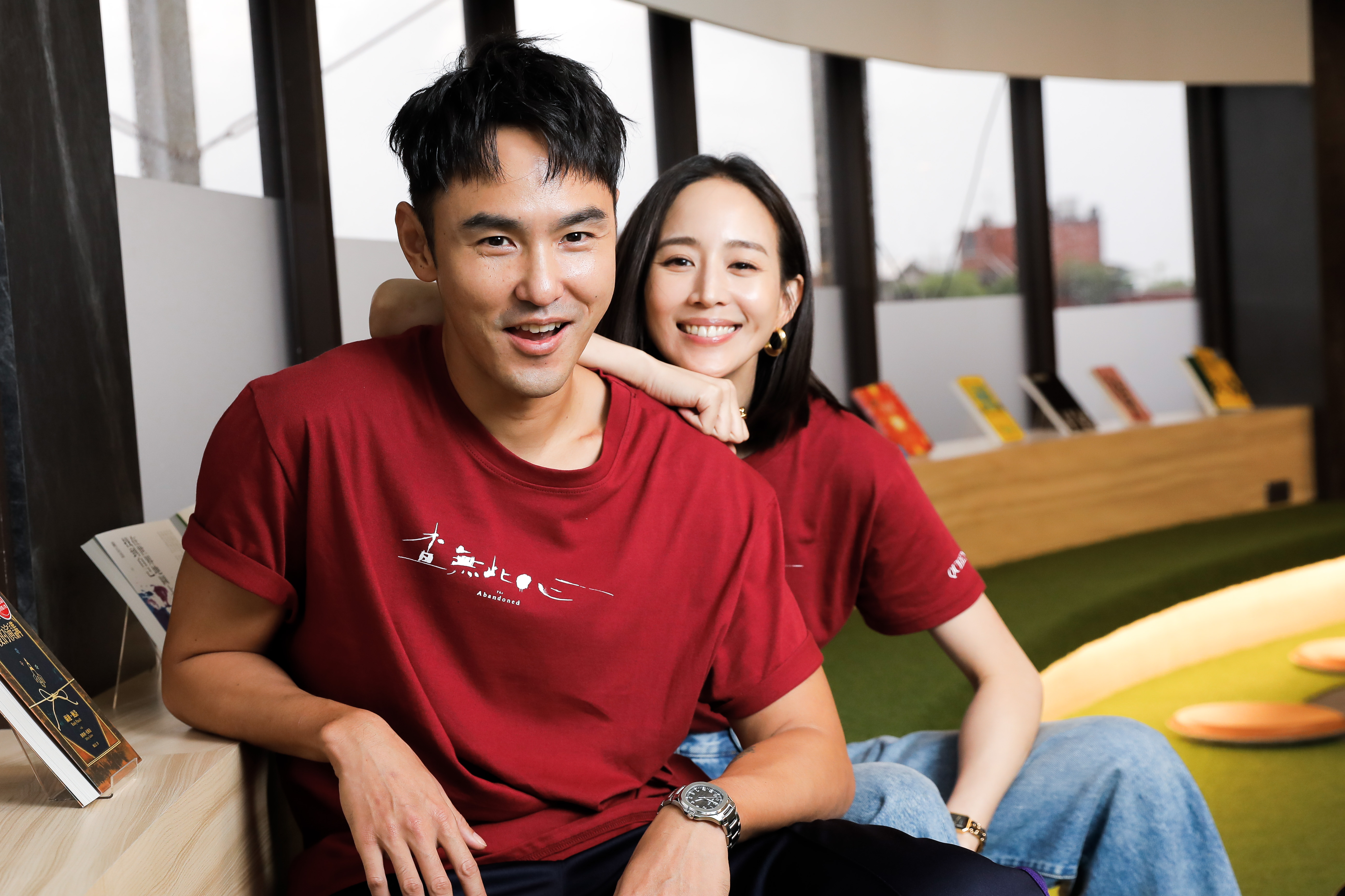 為了爭取延長拍攝時間，阮經天義氣地陪張鈞甯提出要求，不料卻一起挨罵。