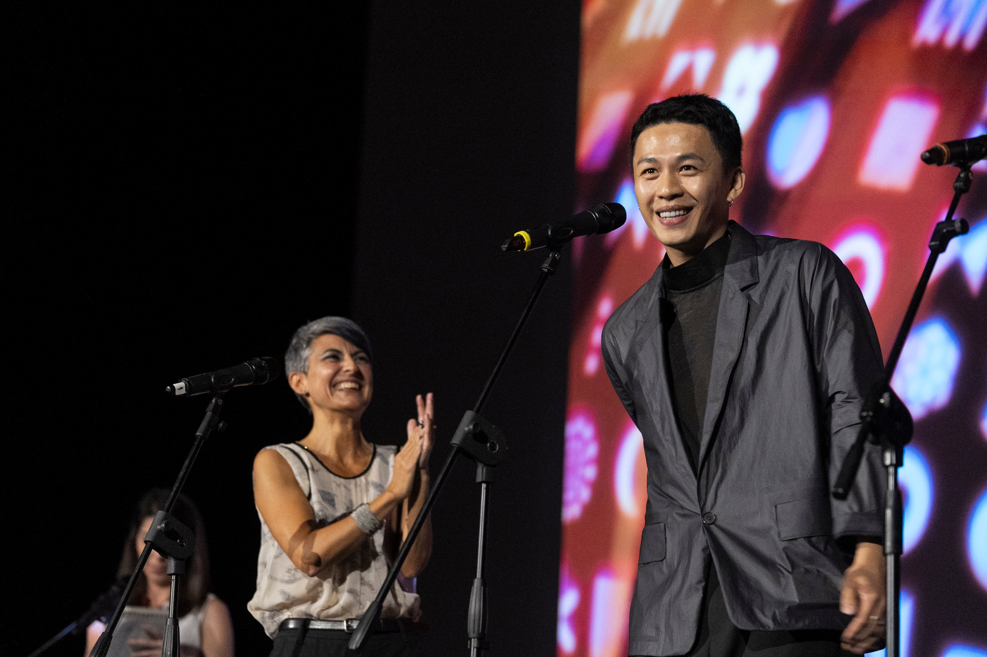 李鴻其首部自編自導自演的《愛是一把槍》近日在威尼斯影展首映，更拿下獎勵最佳首部長片的「未來之獅獎」。（好威映象提供）