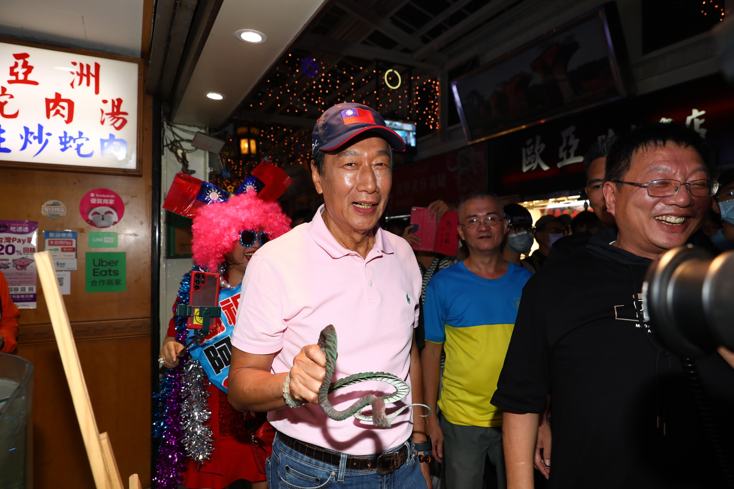 郭台銘辦公室發言人黃士修表示，希望韓能來幫忙促成在野陣營坐下來談，呼籲國民黨「放下本位主義」。