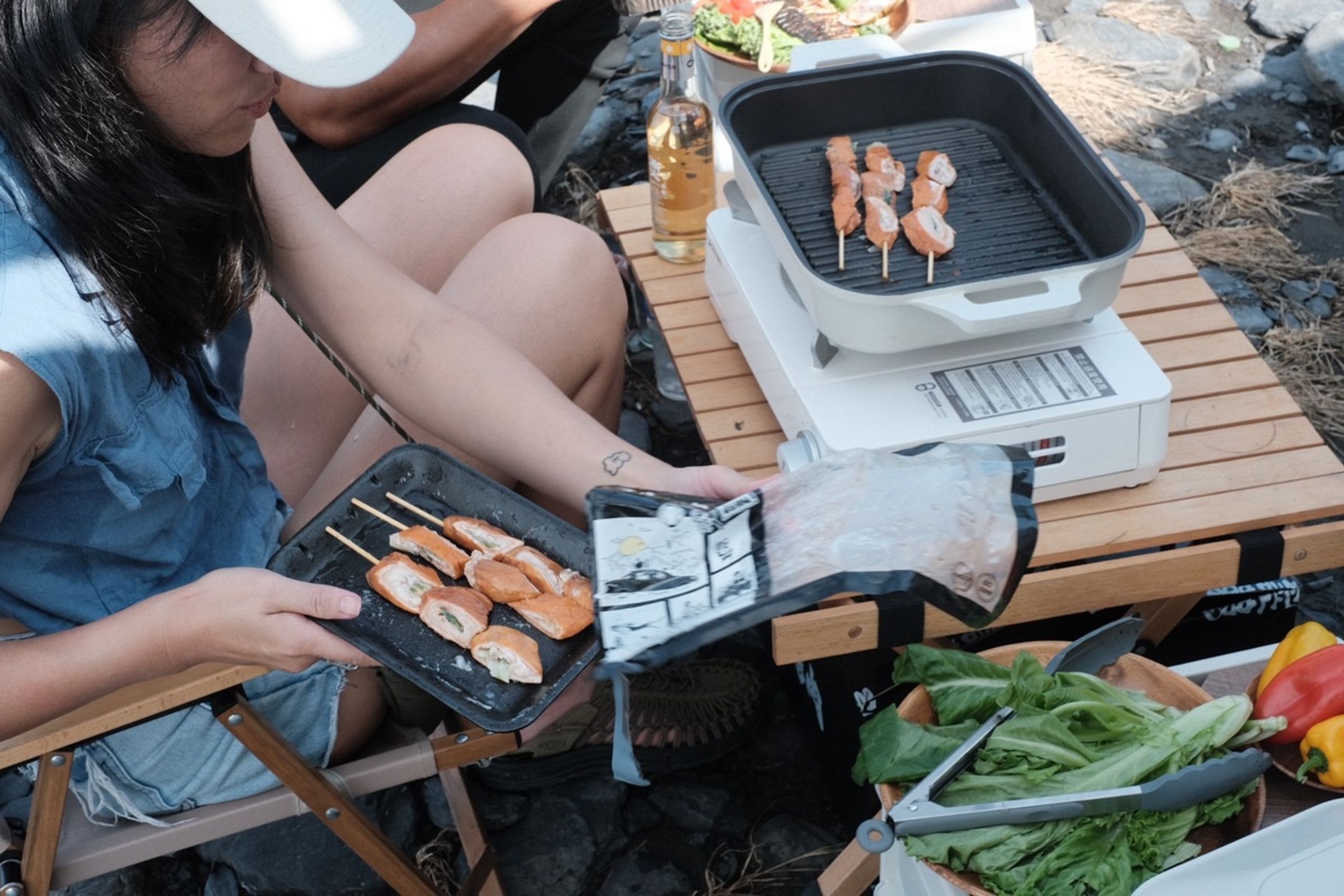 Vantel美學車中泊跨界聯名wildbbq路邊烤肉推出露營烤肉方案。(雲朗觀光集團提供)