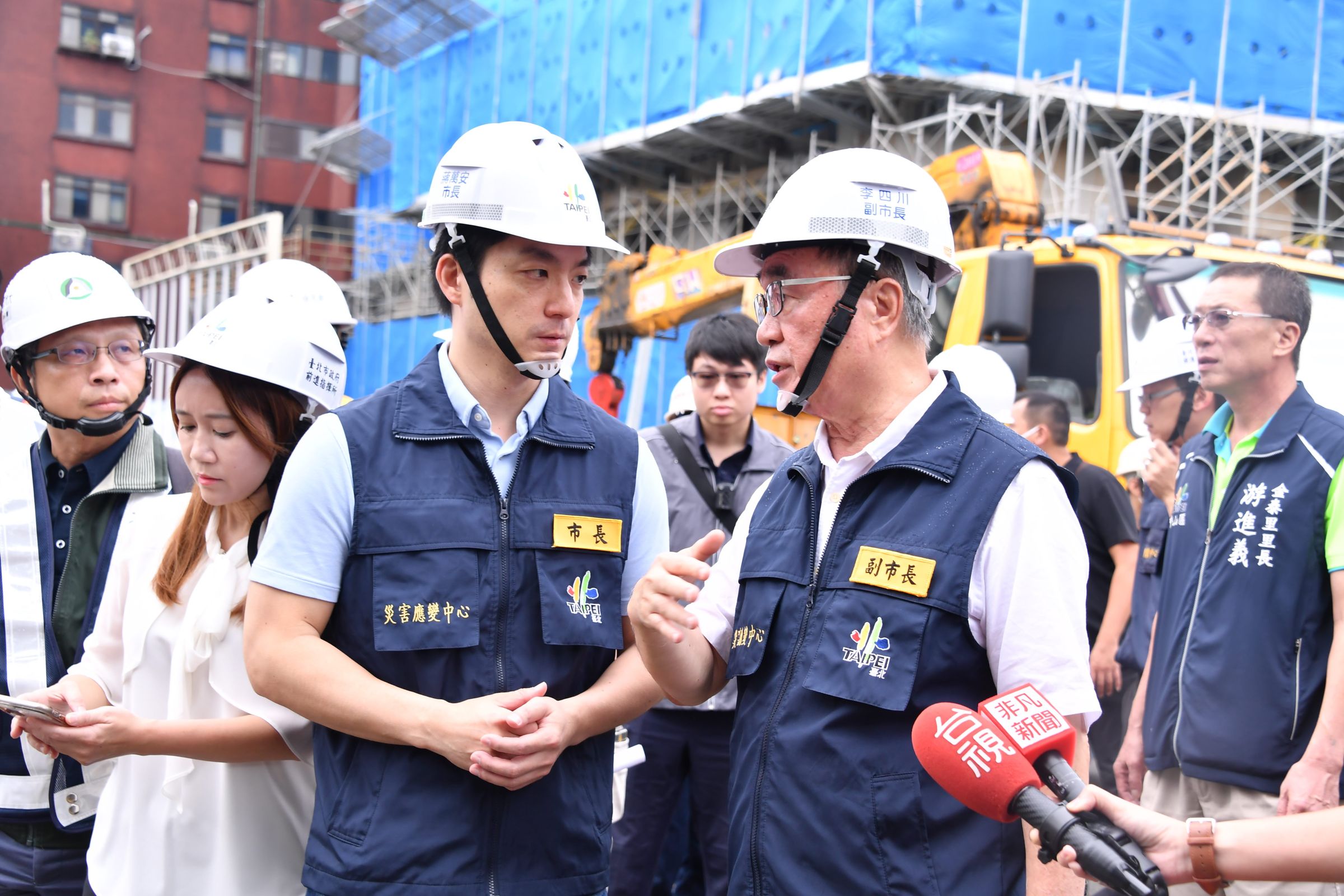 李四川今受訪還原真相,馮當晚的確在現場,但當晚後就沒見到馮到現場關心,還一度失聯找不到人談相關後續事宜。(北市府提供)
