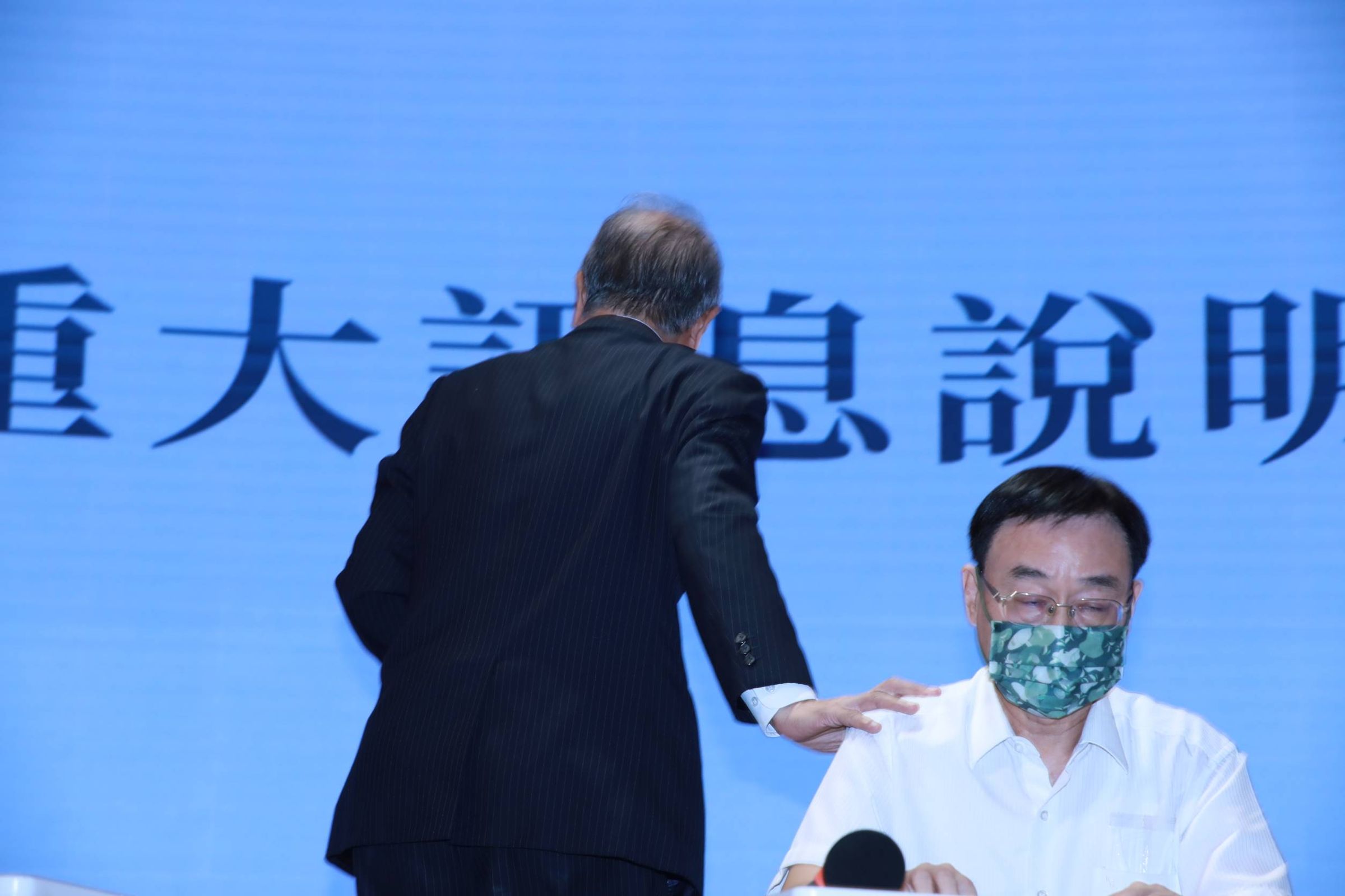 基泰建設總經理馮先勉委屈地稱,事發當晚就在現場且站在台北市副市長李四川旁邊。