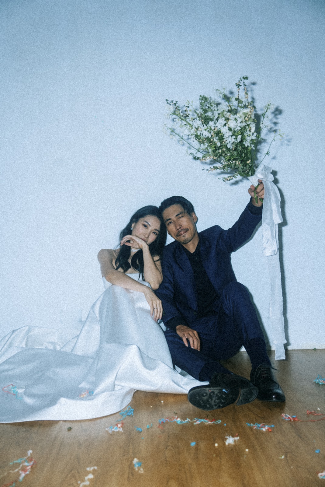李亦捷和老公意外合拍,決定共組家庭。(李亦捷提供,婚紗:C.H Wedding、西裝:Chapeau Noir黑禮帽)