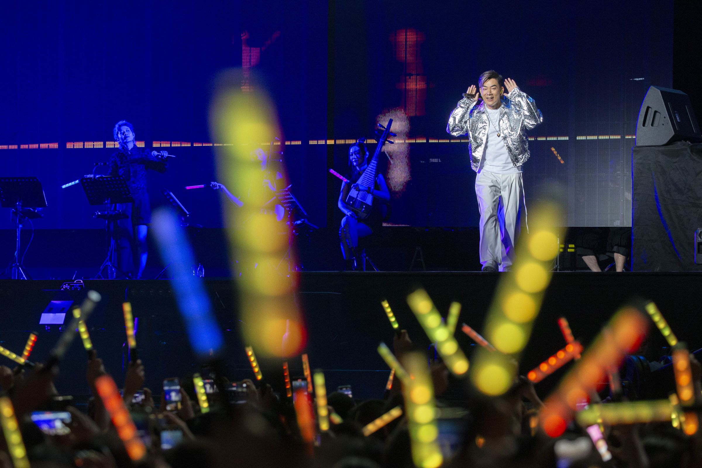 任賢齊《齊跡・在路上》每場演唱25首歌曲,粉絲首首跟唱到底。(相信音樂提供)