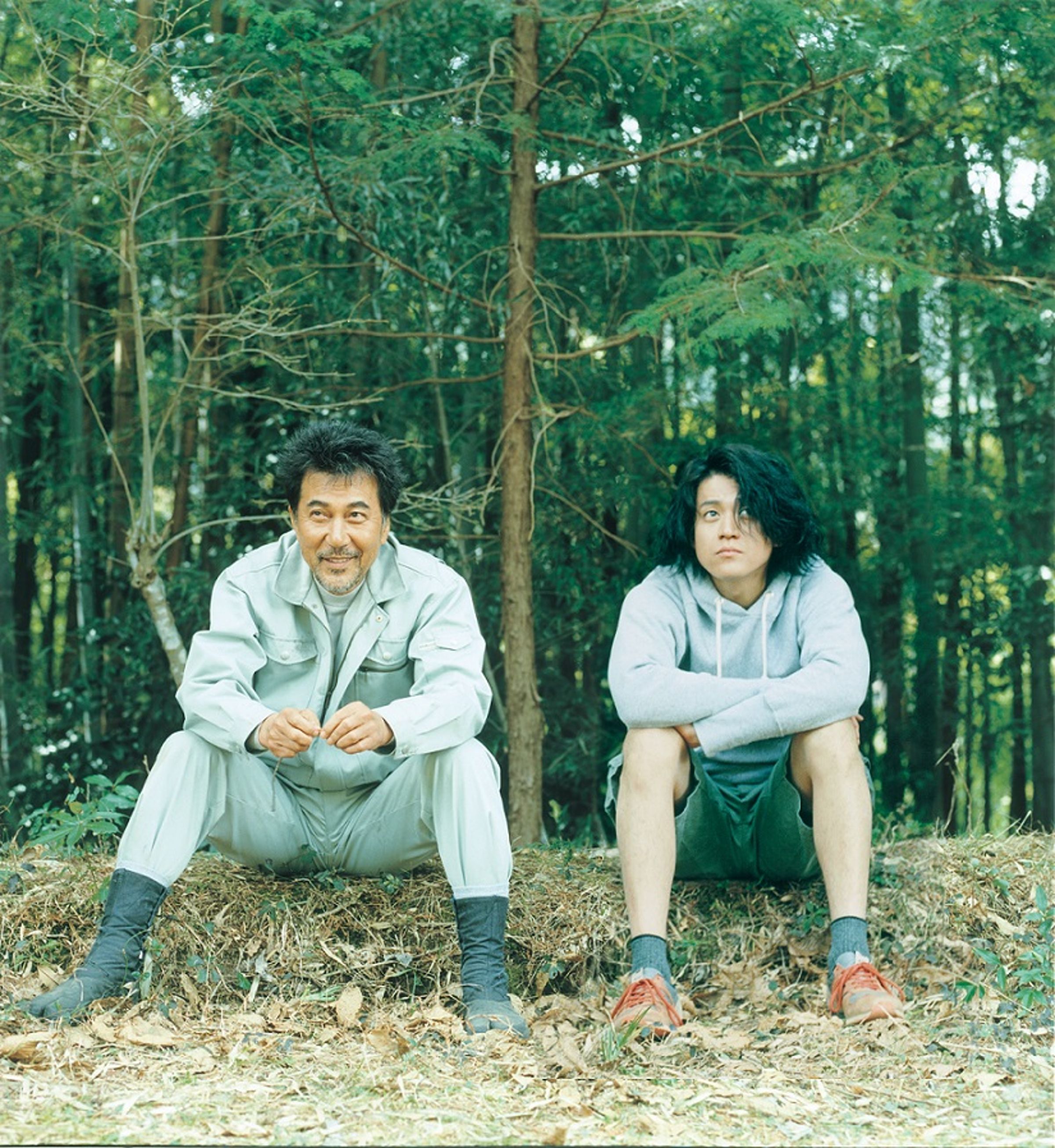 《啄木鳥與雨》的役所廣司（左）與小栗旬（右），以伐木工與電影人形成有趣的對照與共鳴。（金馬影展執行委員會提供）