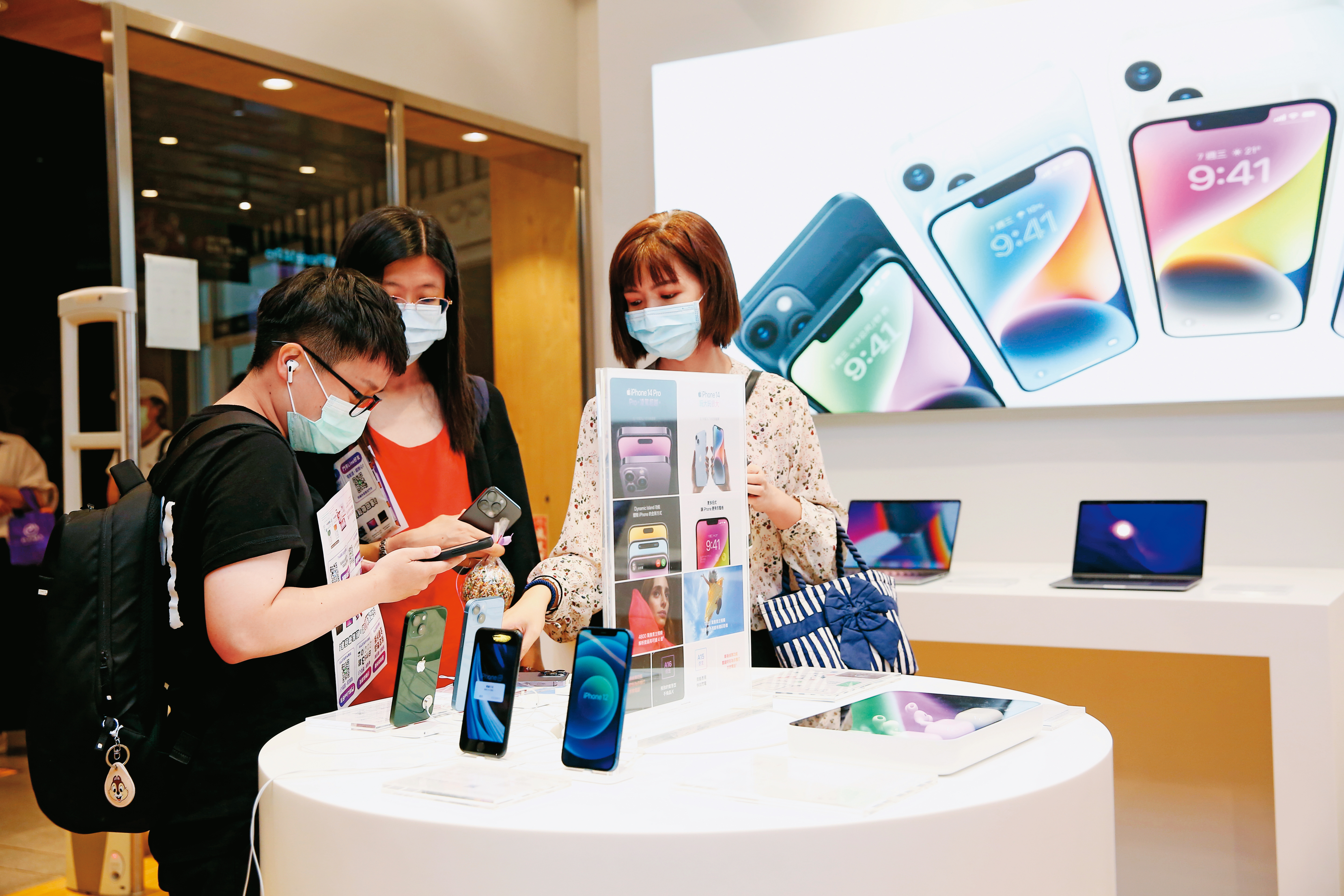 蘋果股票急跌在媒體誇大下易讓人過度擔憂，其實，用正常視角就能看出產業趨勢是休養生息、回歸基本面。