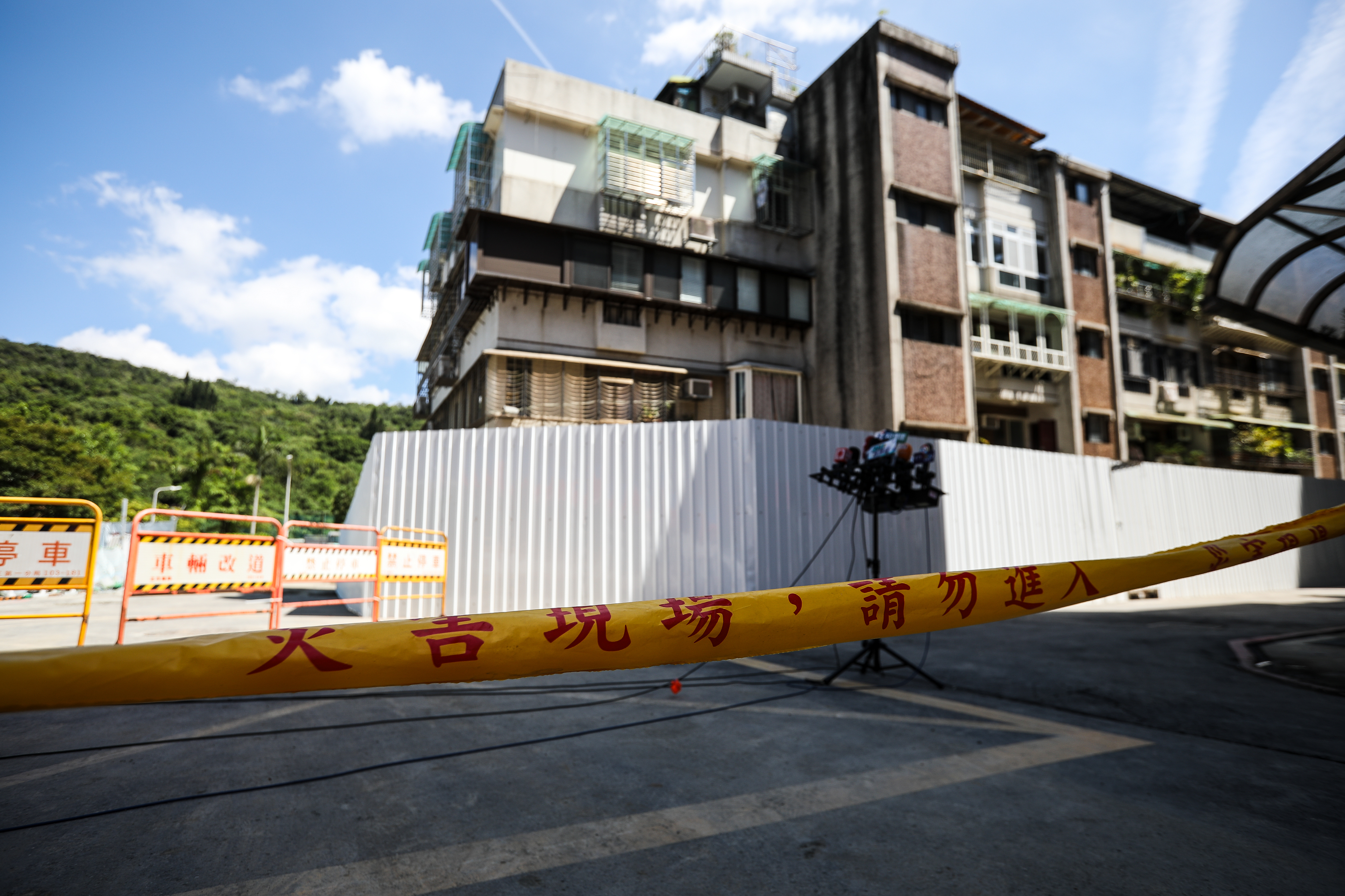 基泰建設在台北市的建案因施工不慎損鄰,造成25戶受災。