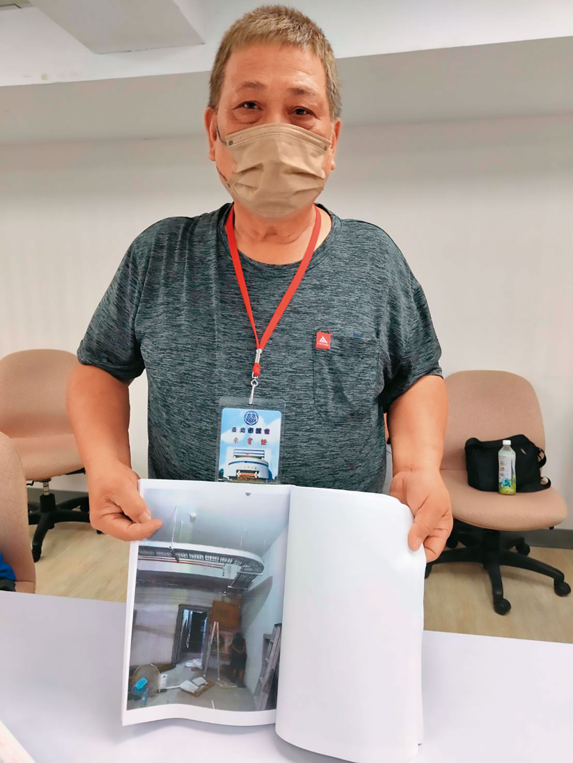 包商C先生帶工人向勁強追討工程款,卻被指是黑幫還被提告恐嚇。