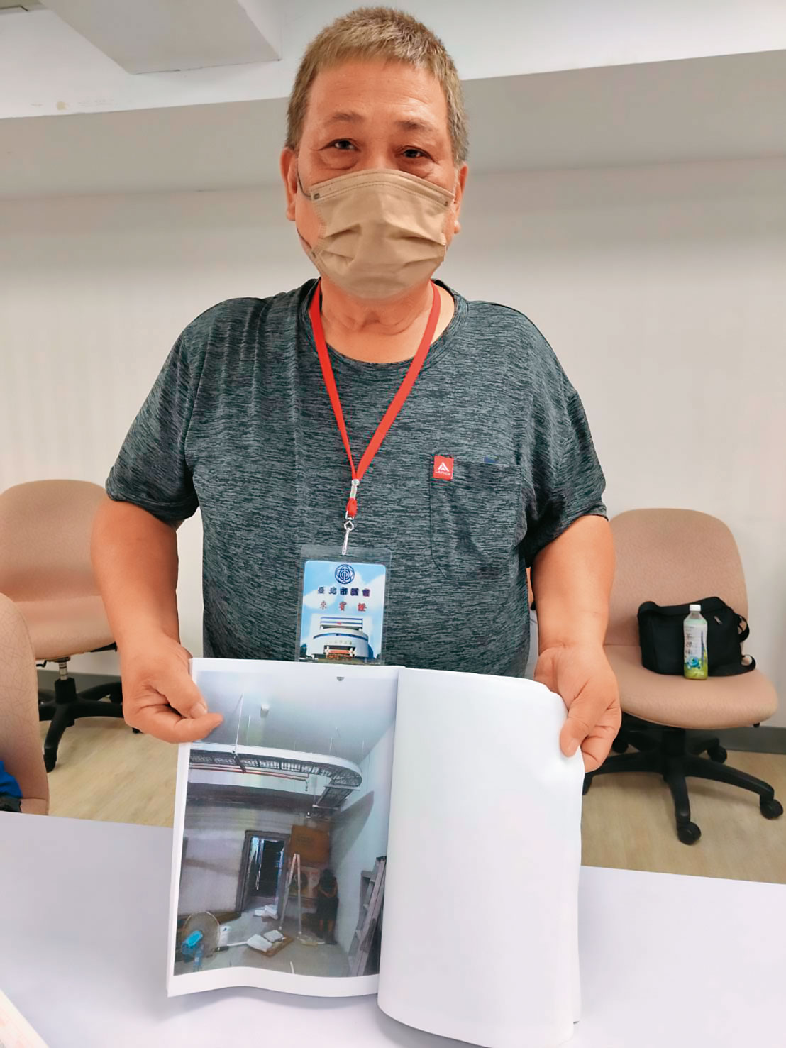 包商C先生帶工人向勁強追討工程款,卻被指是黑幫還被提告恐嚇。
