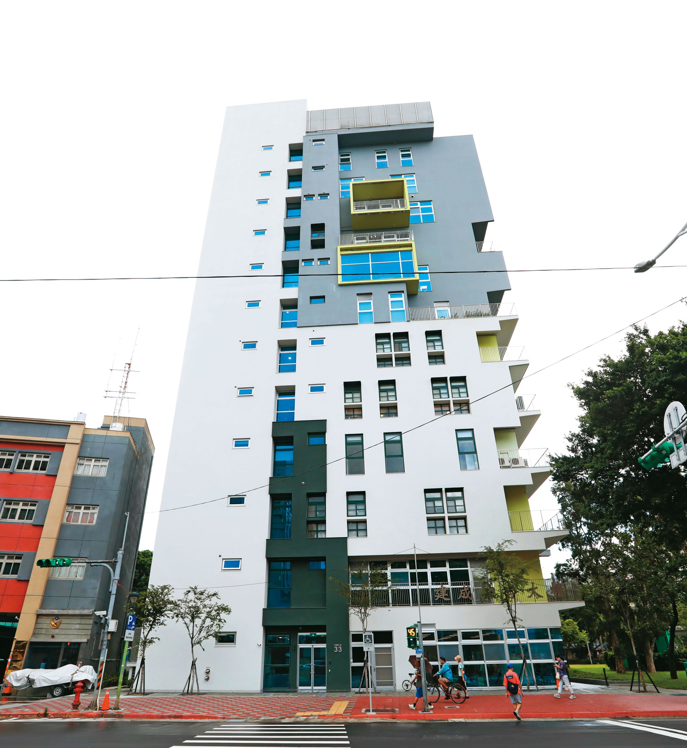建成綜合大樓斥資5.2億元興建，被視為是柯文哲的政績之一。