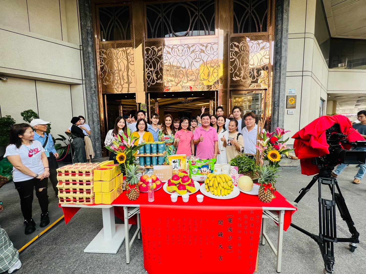 梁佑南和女兒方琦首度飾演母女，要掀起家族的祕密。（星之國際提供）