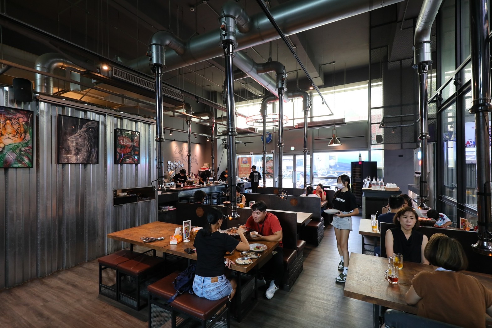 「燒肉Punch」新店門市的空間寬敞，多人聚餐也能享有舒適用餐體驗。