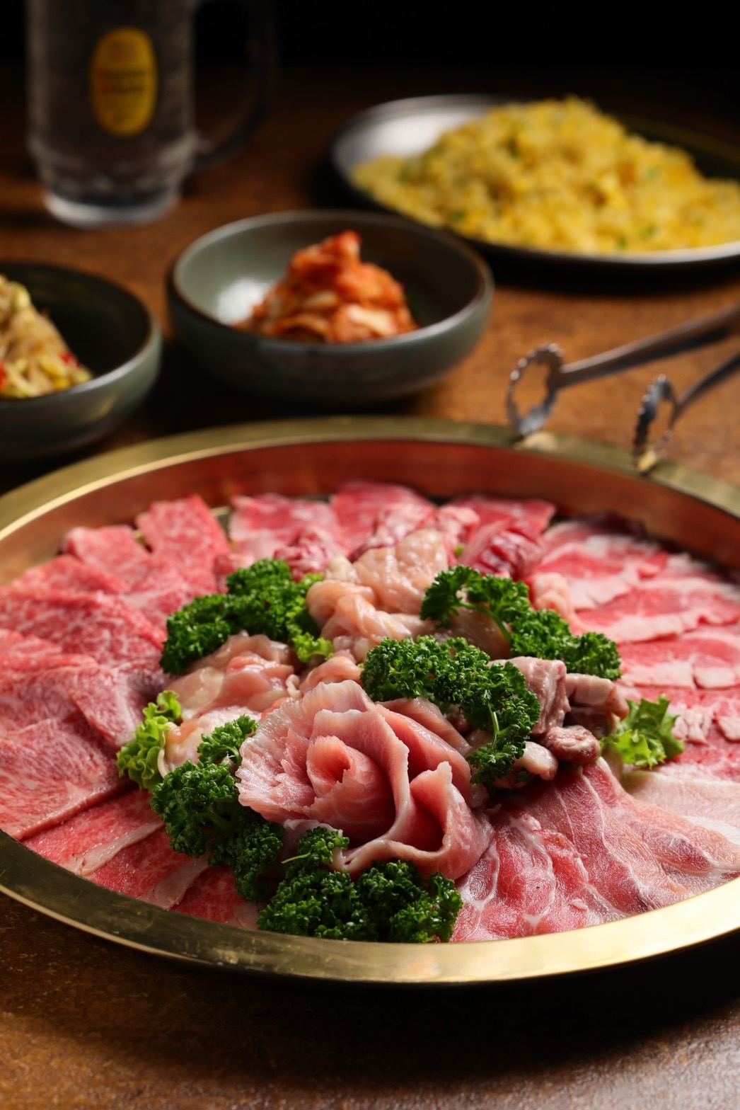 克重達1公斤的「肉重擊拼盤」，部位以每日現場供應為主，新鮮超值又滿足。（3,350元／2 ～4人份） 