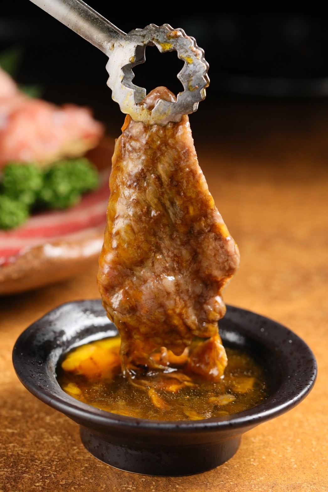 「中秋激量燒肉饗宴」還可加購全新登場的A5鹿兒島和牛「肋眼側月見燒」。（單點899元／份，套餐加購價499元／份）