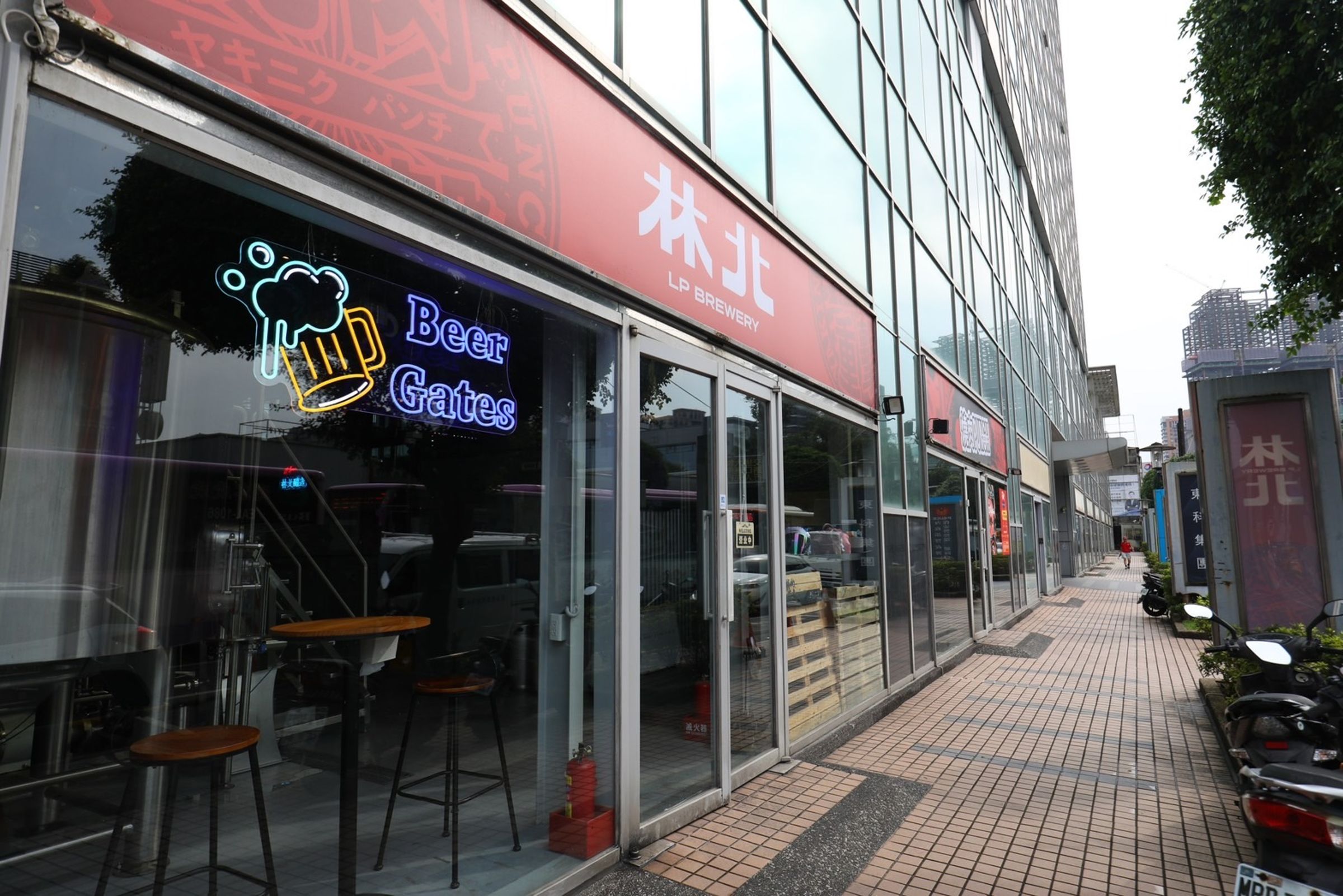「林北釀造」位於新店寶橋路上，是少見距離市區不遠的釀酒廠。 