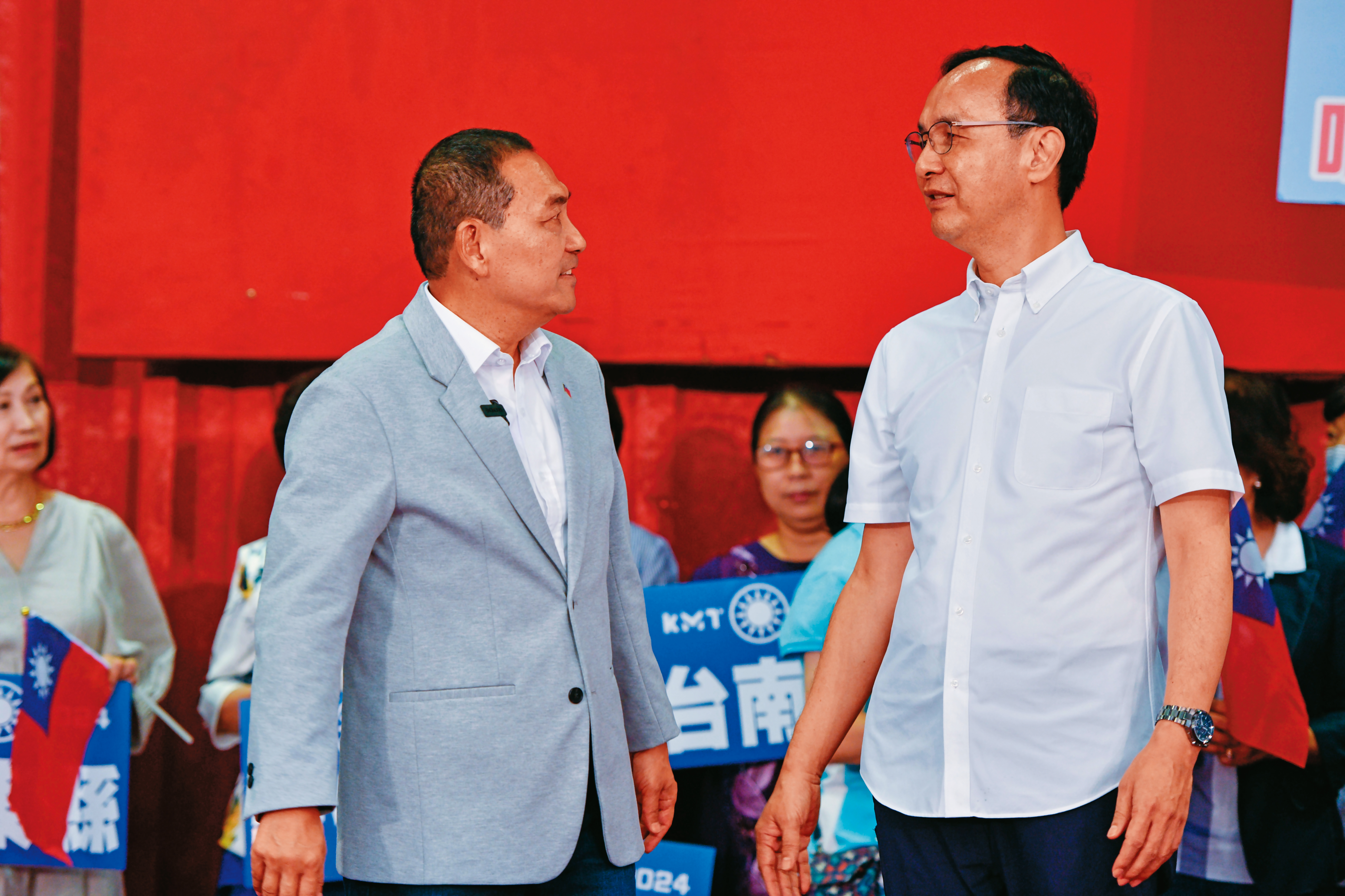 柯營直言，朱立倫（右）與侯友宜（左）在這次大選的利益與目標不一致，反成白藍合作契機。