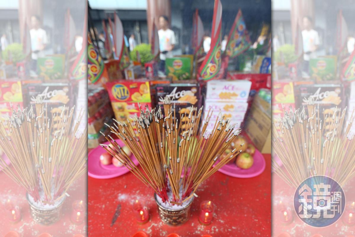 網友爆料一名自稱董娘的顧客竟將普渡拜過的祭品拿來賣場退貨。（示意圖，本刊資料照）