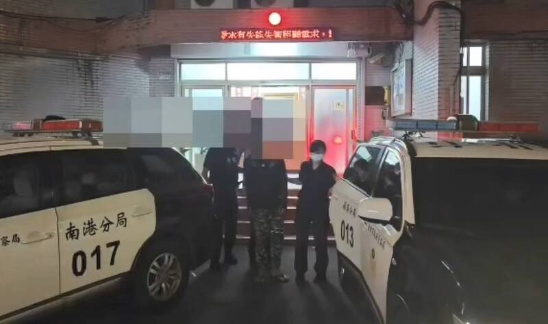 4名男子日前深夜在公園公然吸毒，遭到警方帶回移送法辦。（翻攝照片）