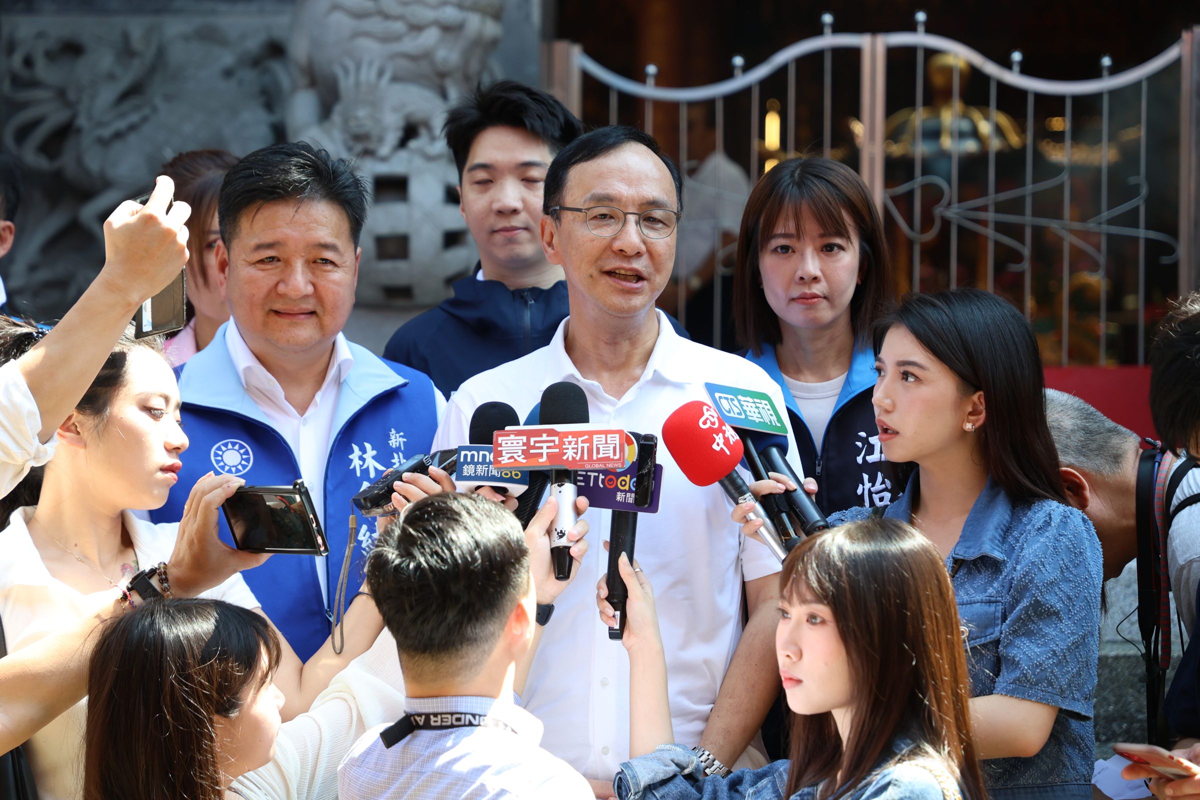 國民黨主席朱立倫今受訪時未正面回應是否授權給韓。(國民黨文傳會提供)