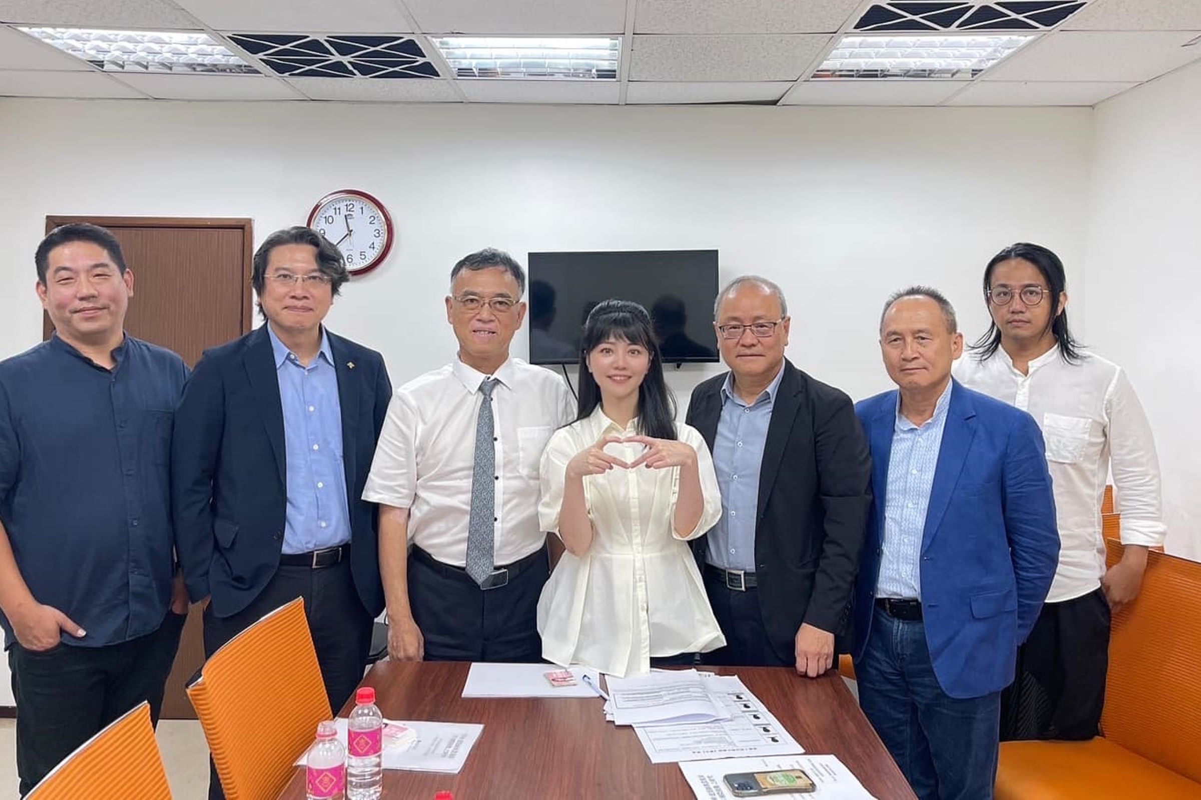 高嘉瑜日前批評基泰大直「設計監造同一人 球員兼裁判」遭到北市建築公會與全國建築師公會打臉。(翻攝自高嘉瑜臉書)