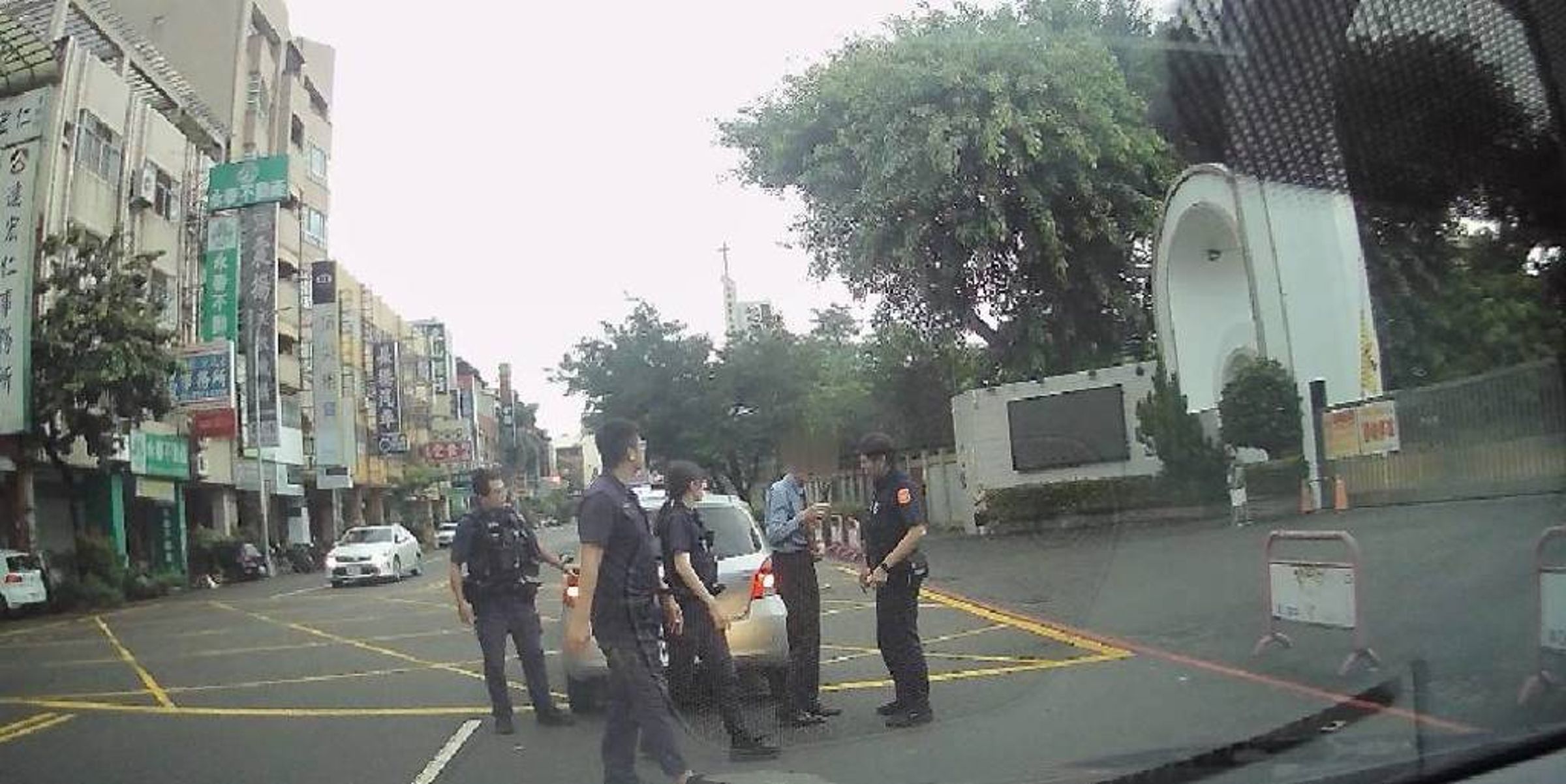 台中市一名張姓男子5日酒駕開到睡著，遭到巡邏員警查緝。（翻攝照片）