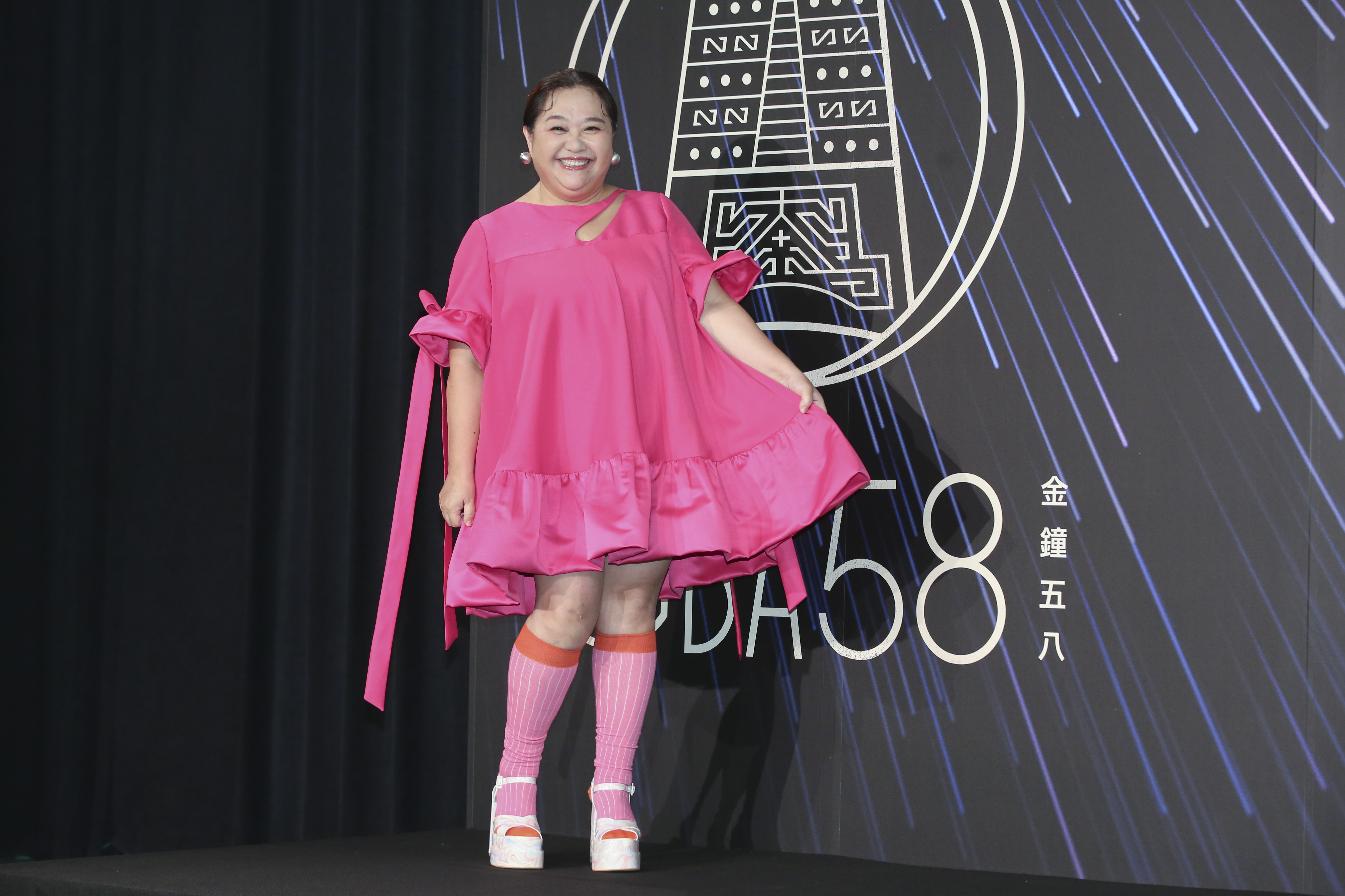 鍾欣凌獨挑大梁主持電視金鐘戲劇類頒獎典禮堅持不瘦身。