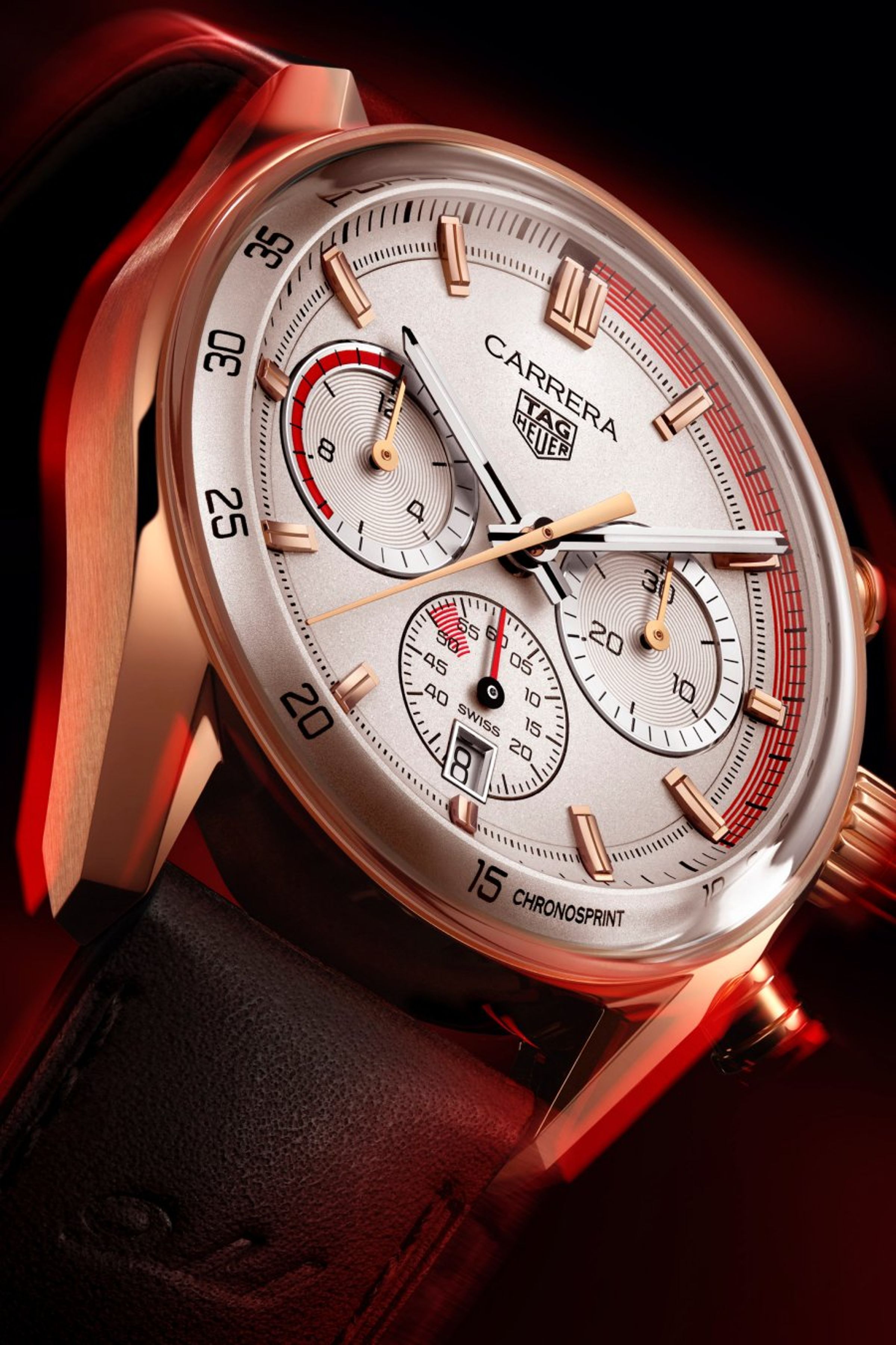 泰格豪雅（TAG HEUER）與保時捷（PORSCHE）跨界聯名，在台灣正式發表錶壇首見的創新技術「變速式計時碼錶」Carrera Chronosprint 錶款。計時大秒針在啟動後，會以六段不同的速度來完成一分鐘的計時，以慢動作來襯托出衝刺時的快速感，堪稱錶壇近來最令人驚心動魄的計時碼錶了。