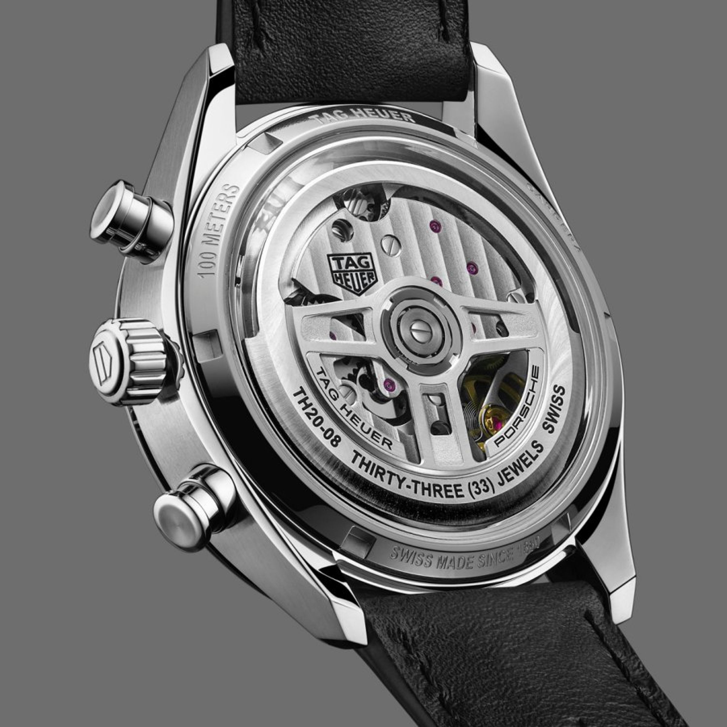 以Heuer 02為基礎進行改造的全新TH20-08計時碼錶機芯，內藏兩組特製「蝸形齒輪」進行計時變速。具備導柱輪、垂直離合結構，動力儲存也達到80小時。