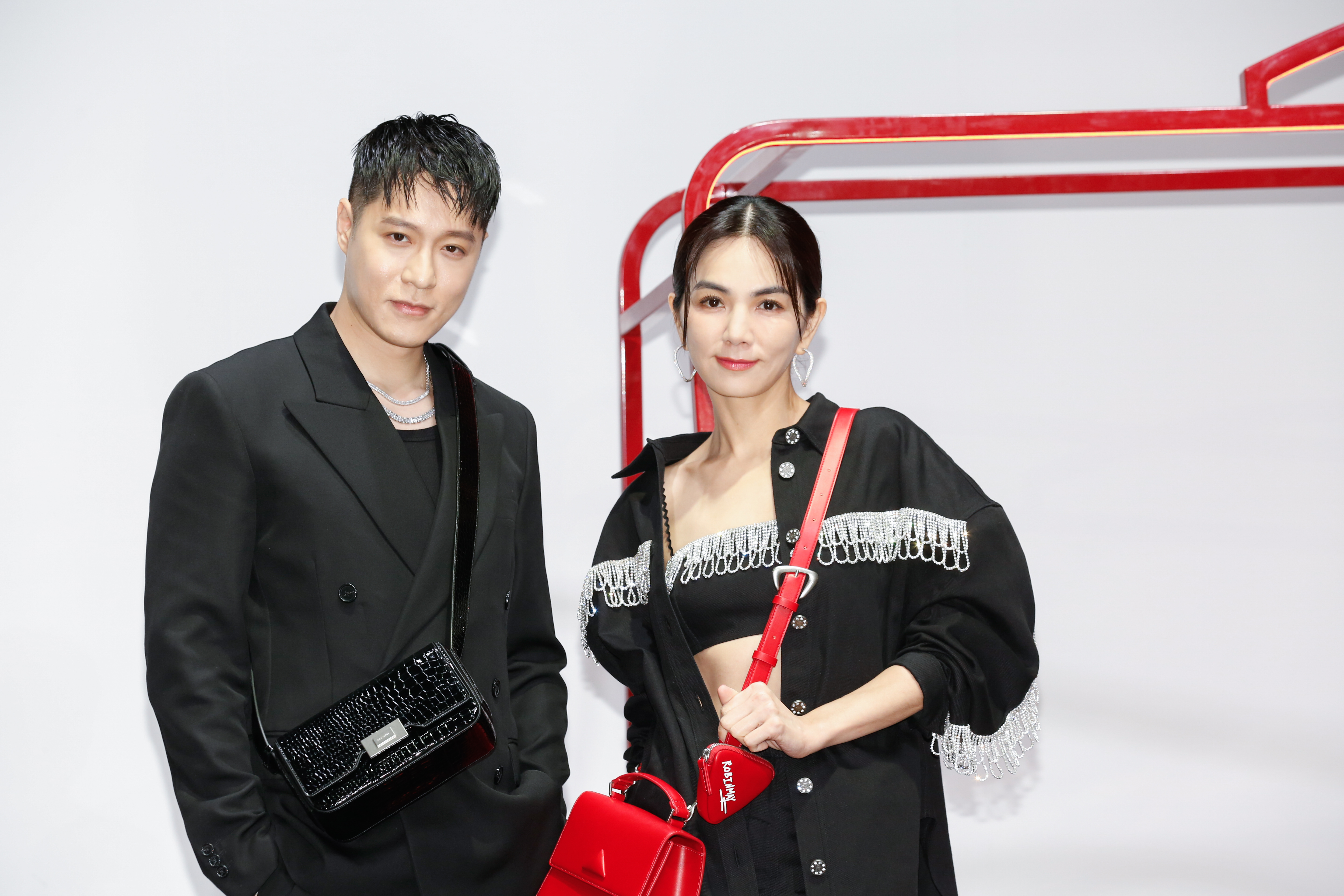 周湯豪（左）、陳嘉樺（右）都是ROBINMAY代言人。