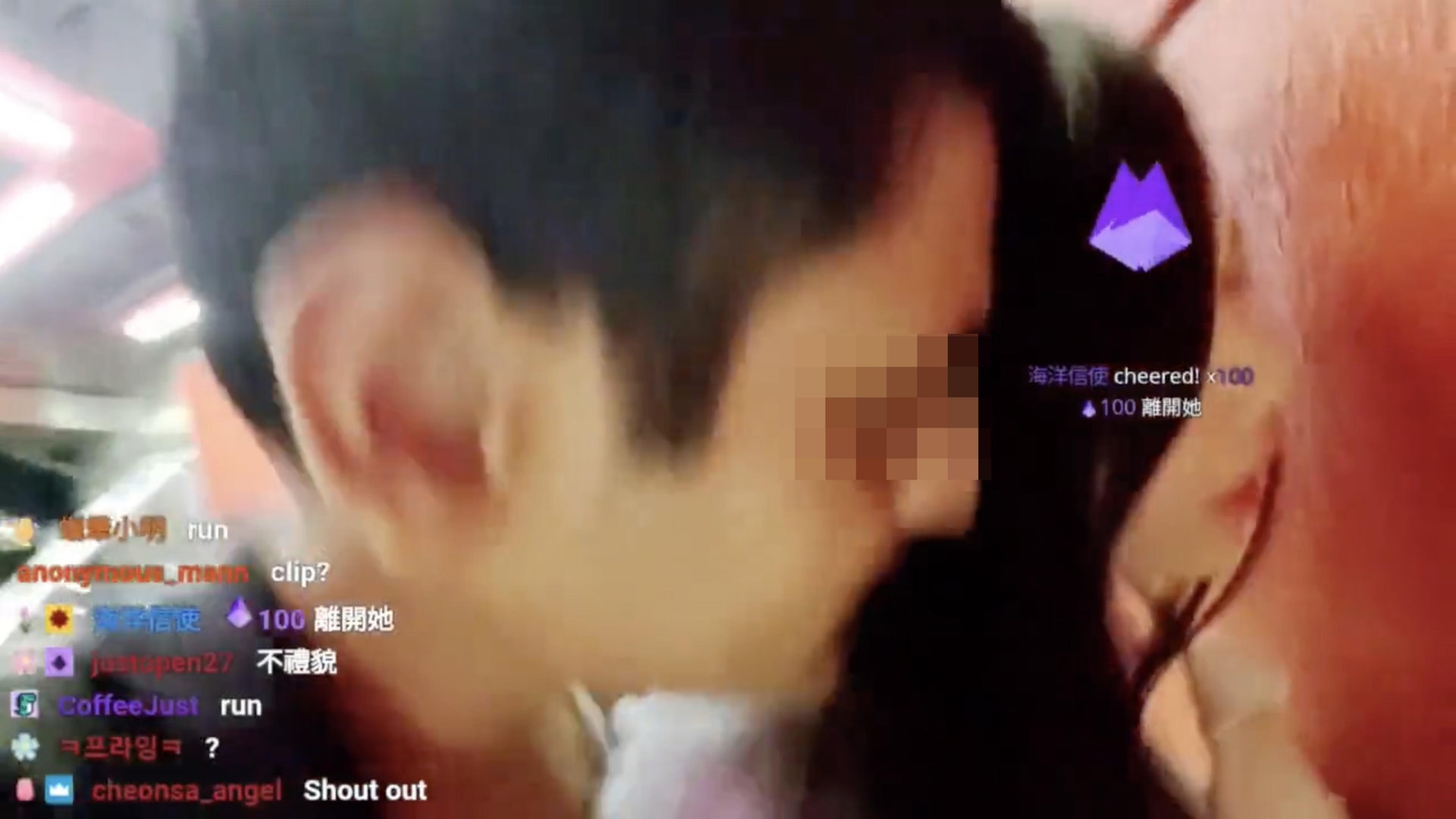 一名印度裔男子涉嫌在地鐵站性騷南韓直播主。（翻攝自Twitch）