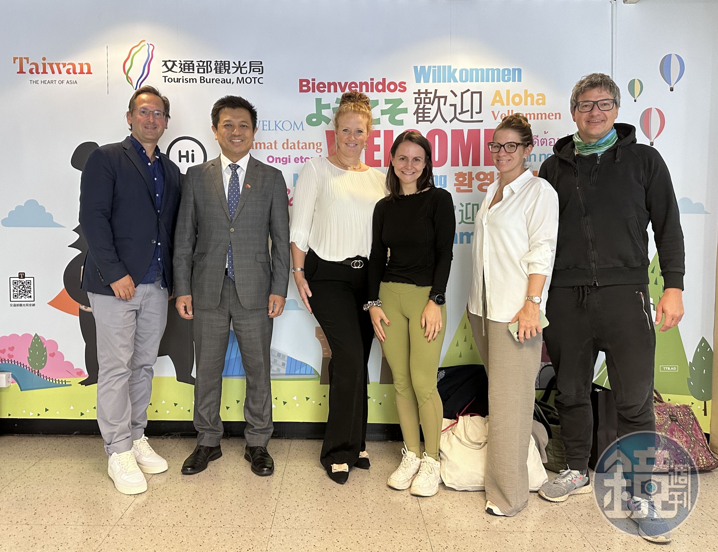 奧地利國會議員團抵台，外交部歐洲司副司長劉拓前往接機。（外交部提供）