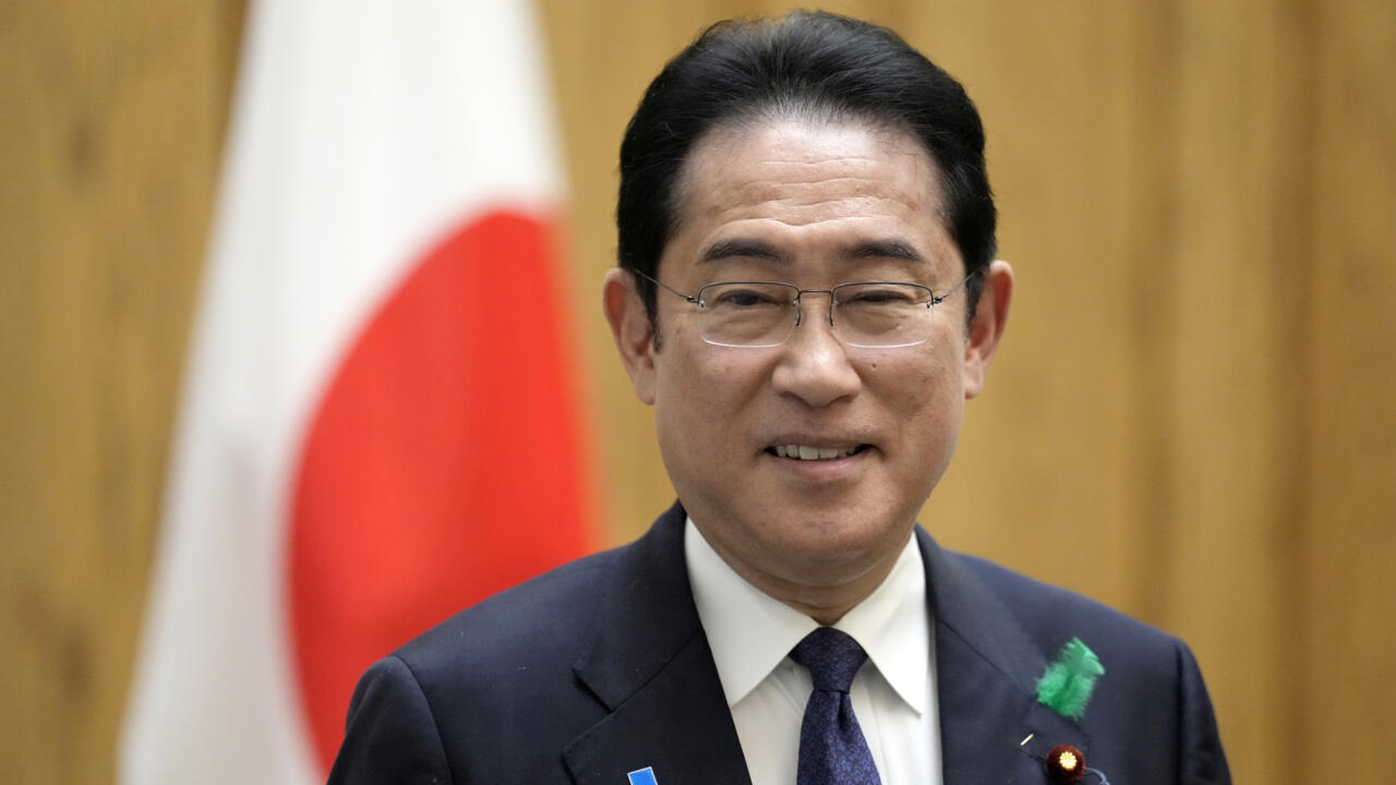 日本擔心「台灣有事」更明顯！友台派任防衛相、親中外相下台，派現職武官駐台。（翻自X平台）