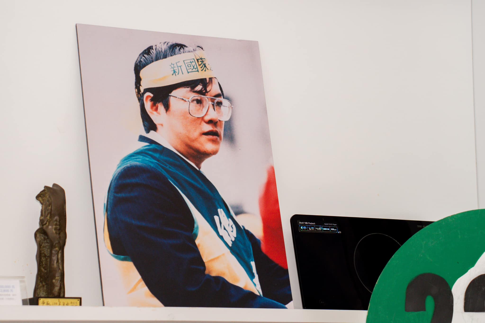 昨為鄭南榕（圖）76歲冥誕，林佳龍發文哀悼，同時批評當年帶隊進行逮捕行動的侯友宜。（翻攝自林佳龍臉書）