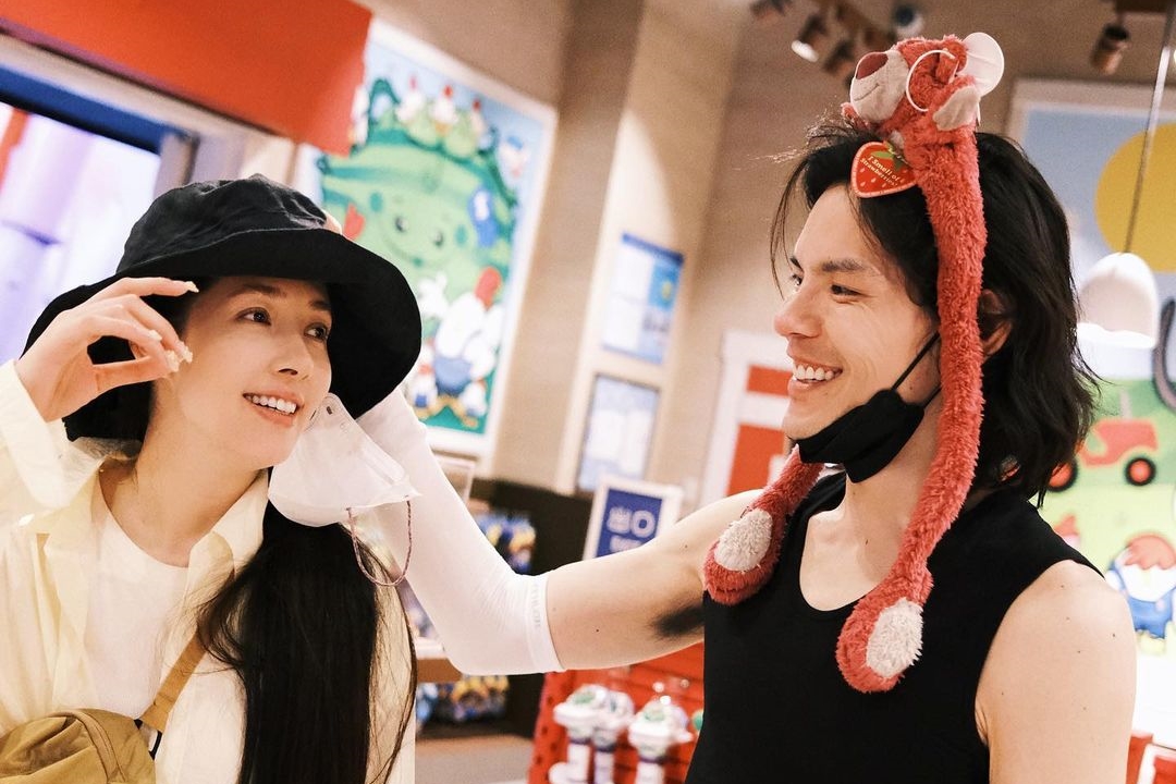 郭碧婷的老公向佐身家百億但不願輕鬆躺平花錢，左為郭碧婷。（翻攝微博）