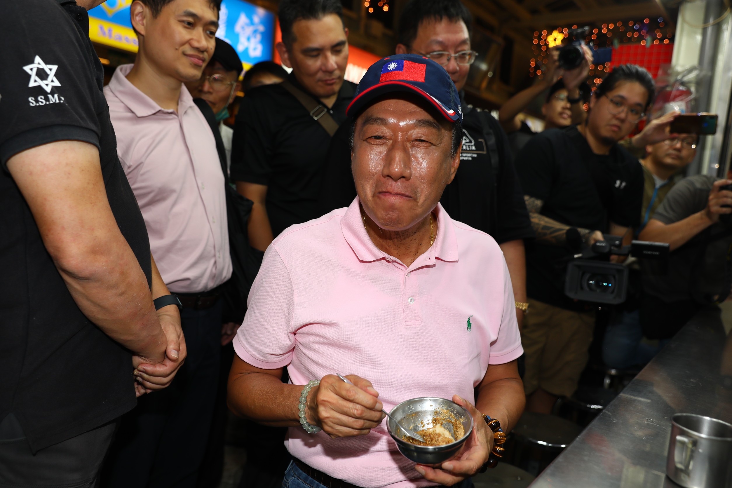 郭台銘預計明日公布副手人選；郭台銘近期晚間都前往台北市各大夜市。（本刊資料照）