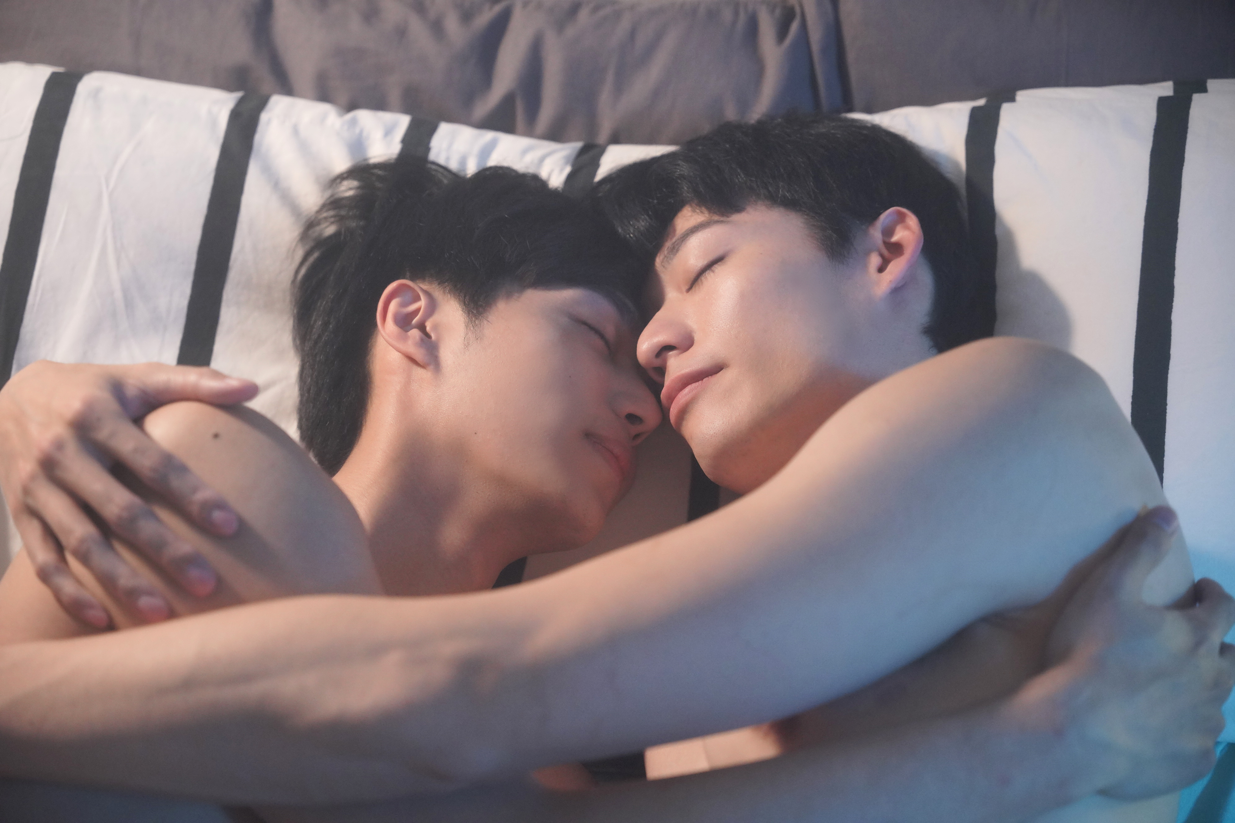 監製宋鎵琳在製作《正負之間》時就傾向與演員先討論床戲細節,好讓拍攝更順利進行。(CATCHPLAY+提供)