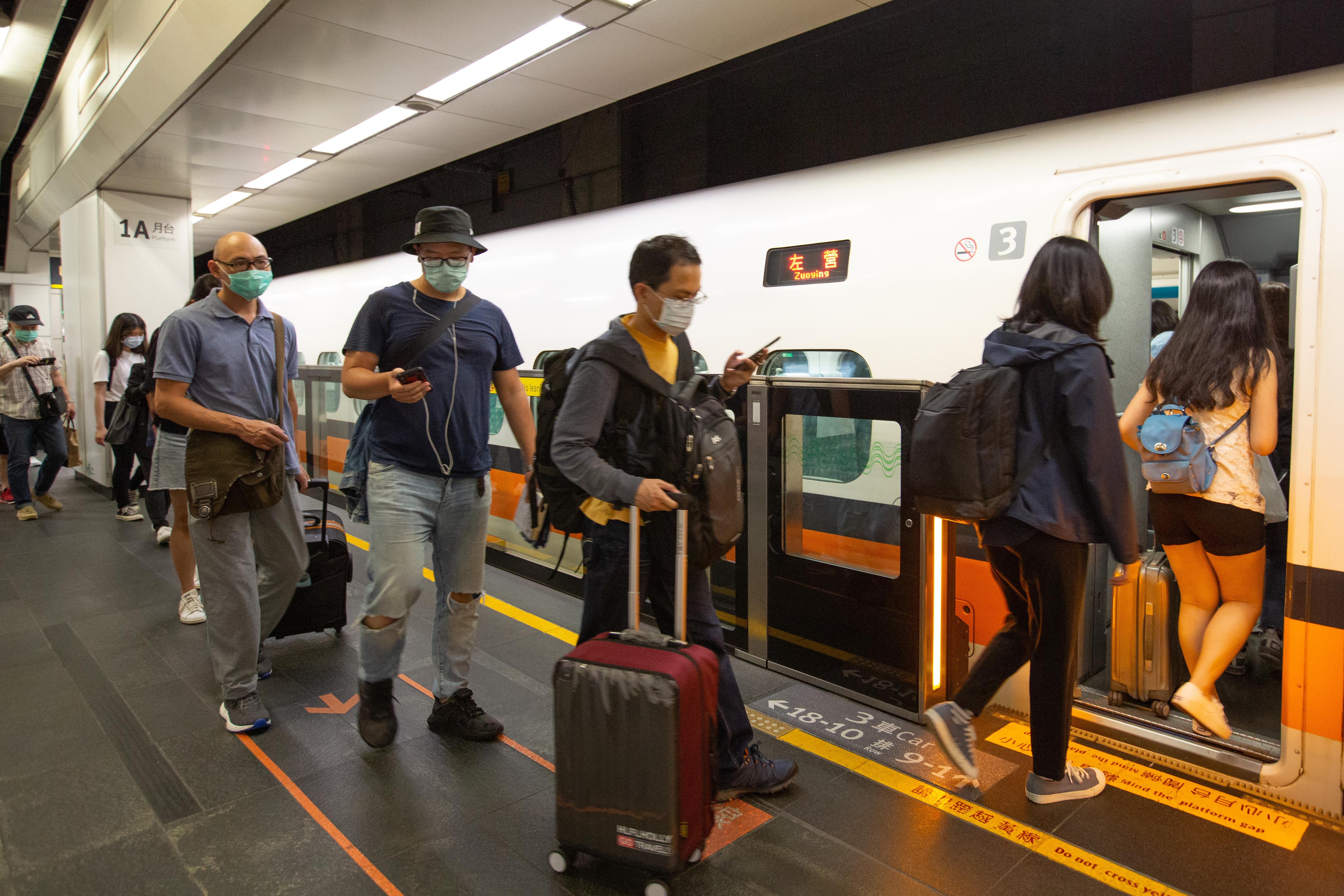 高鐵公司宣布11/3起每週五、六、日都將增開班次，因應年底乘車需求增加。