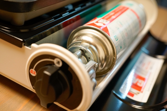 烤肉時如使用卡式瓦斯爐的瓦斯罐，一定要做好回收4步驟安全丟棄。（示意圖，photoAC）