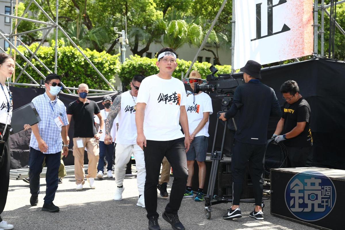 黃國昌在臉書上公布老家拆除進度，占用國有地部分已拆除，違建部分經討論，將老家整棟拆除。（本刊資料照）