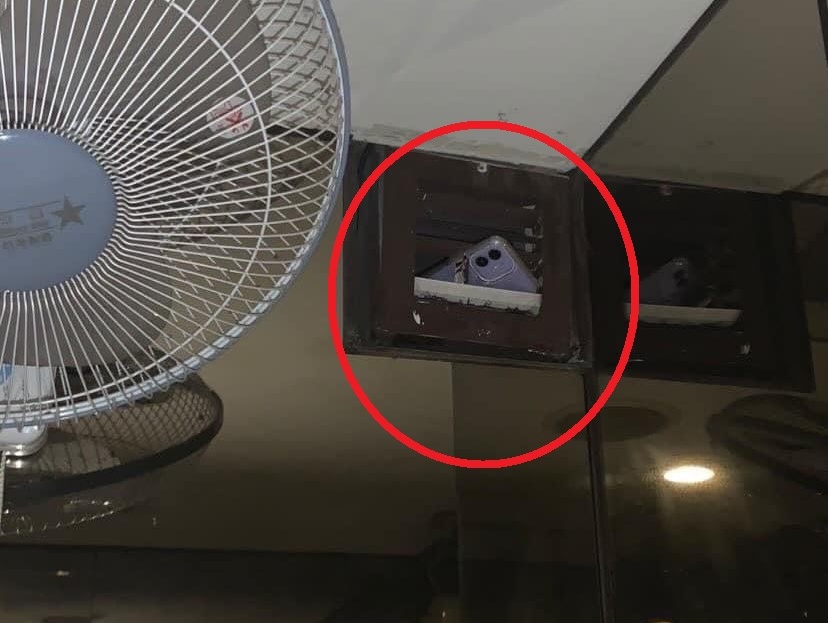 網友指控鄭姓老闆在廁所放置手機偷拍如廁，事後有4名被害人向警方報案。（翻攝自臉書爆料公社）