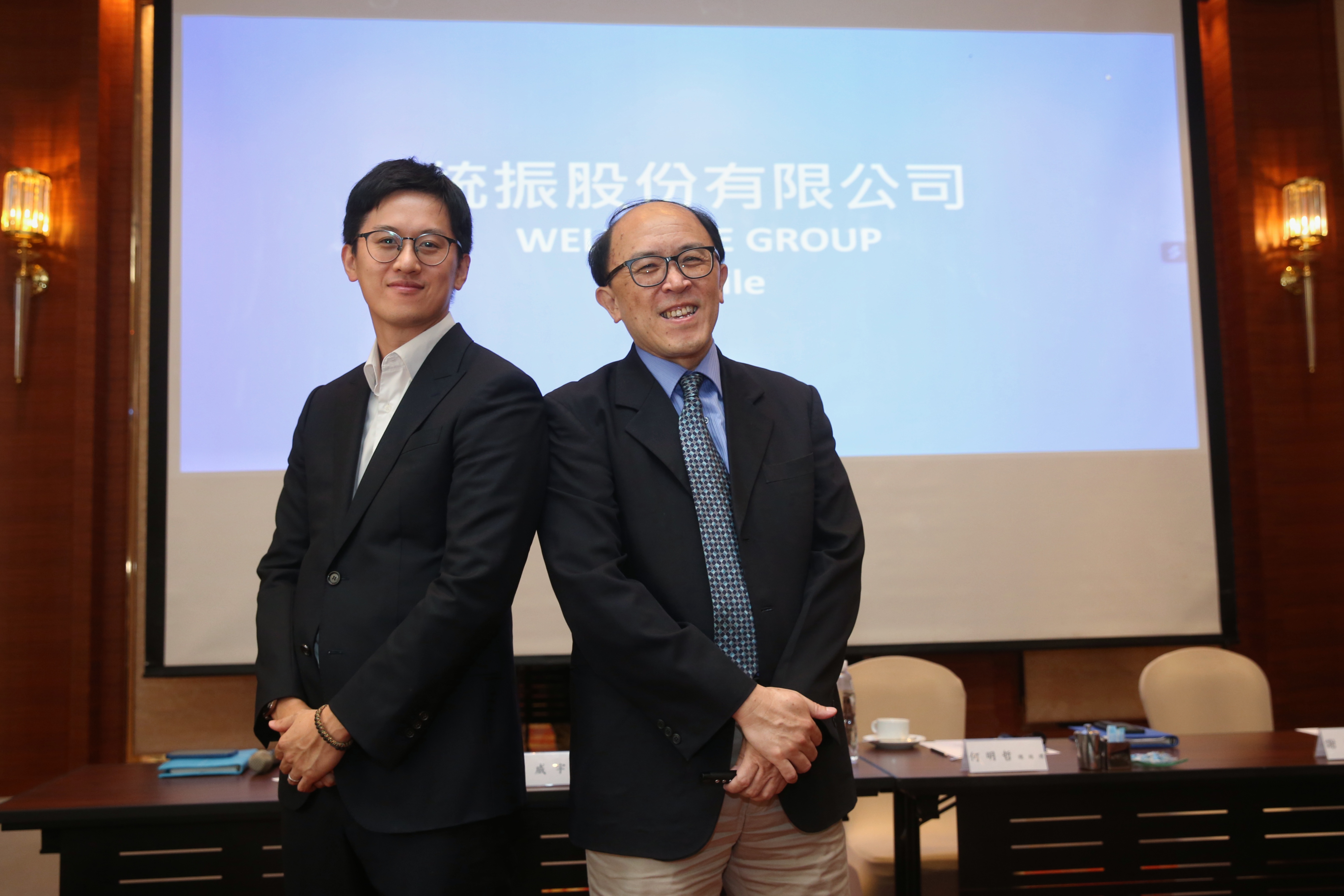 統振未來將以朝向打造外籍移工金融科技生活圈為目標，發展更多元化的服務，創造更多的收益。圖為總經理何明哲（右）、副總陳威宇（左）。