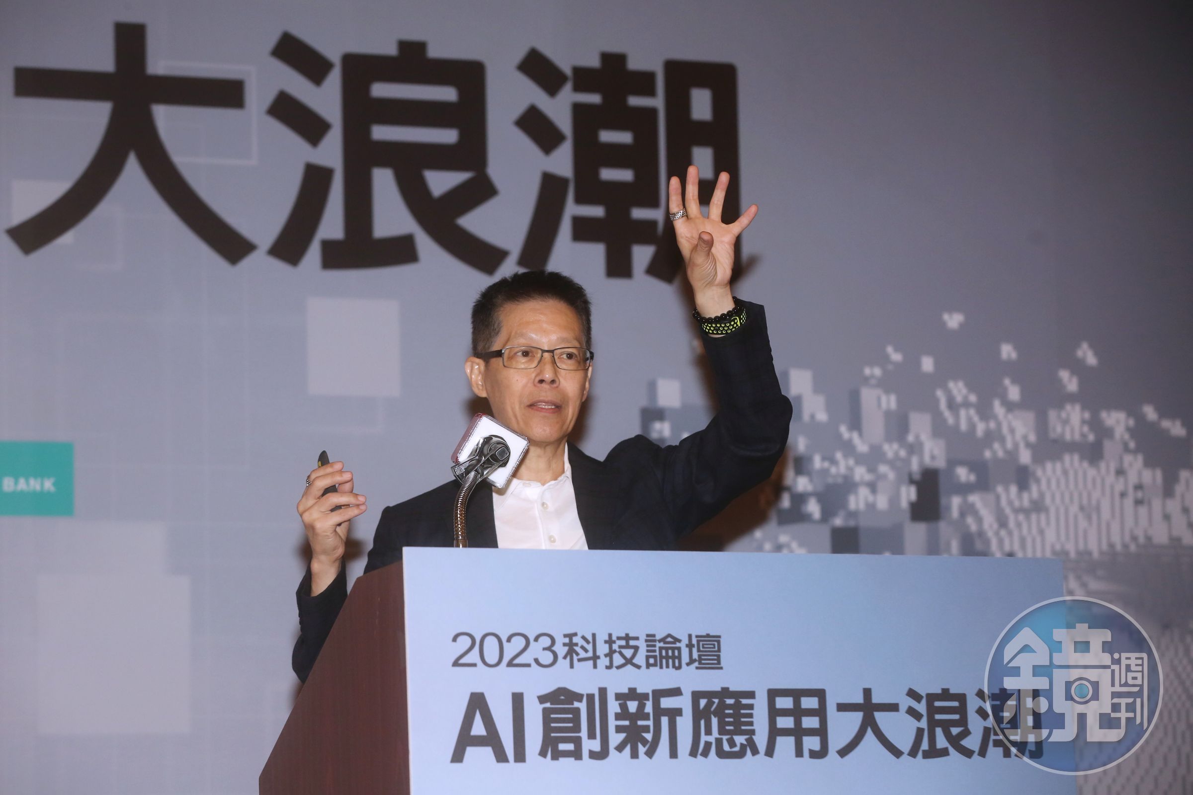 廣達為AI伺服器霸主,雲達總經理楊麒令看好AI再紅5至10年。