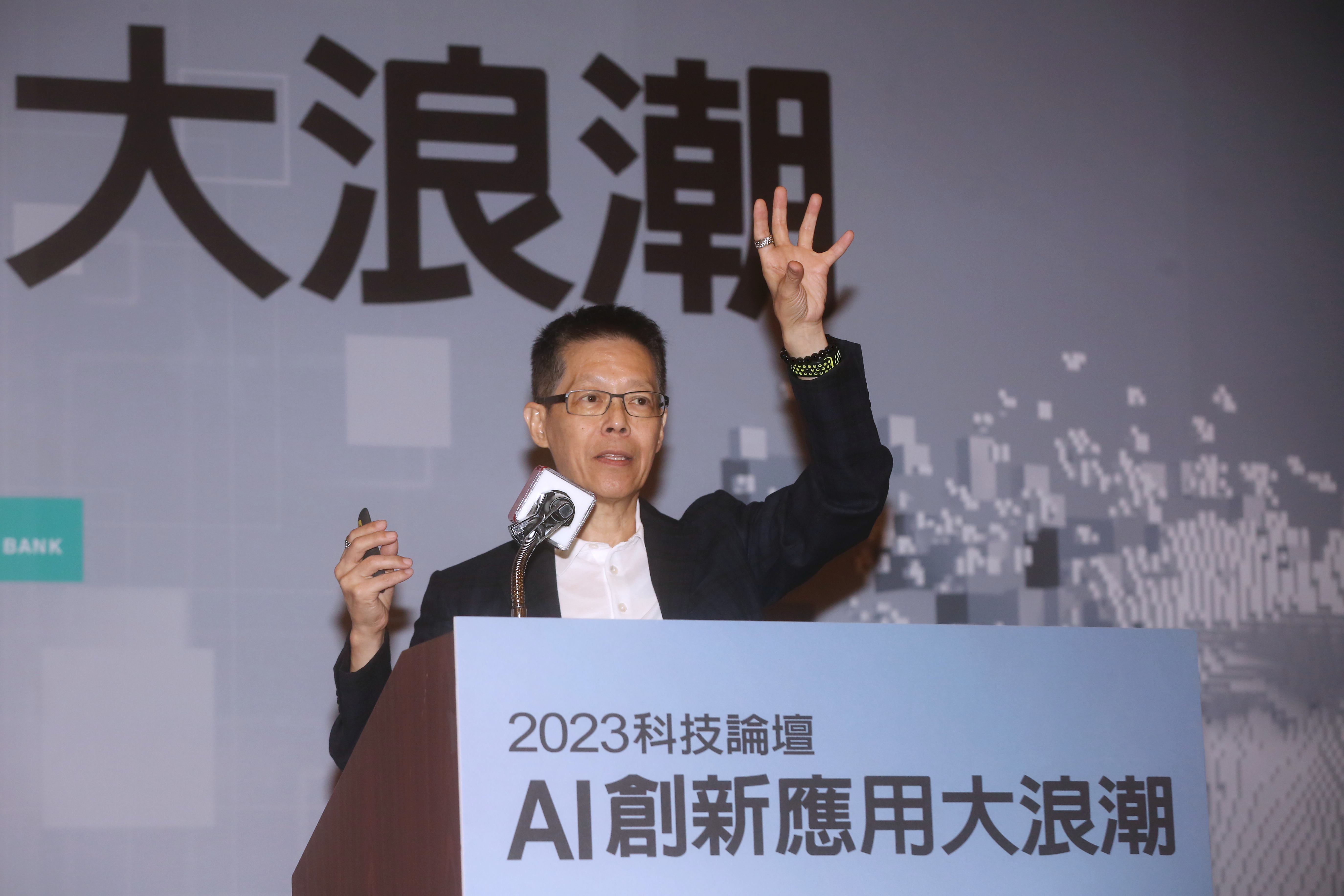 廣達為AI伺服器霸主，雲達總經理楊麒令看好AI再紅5至10年。