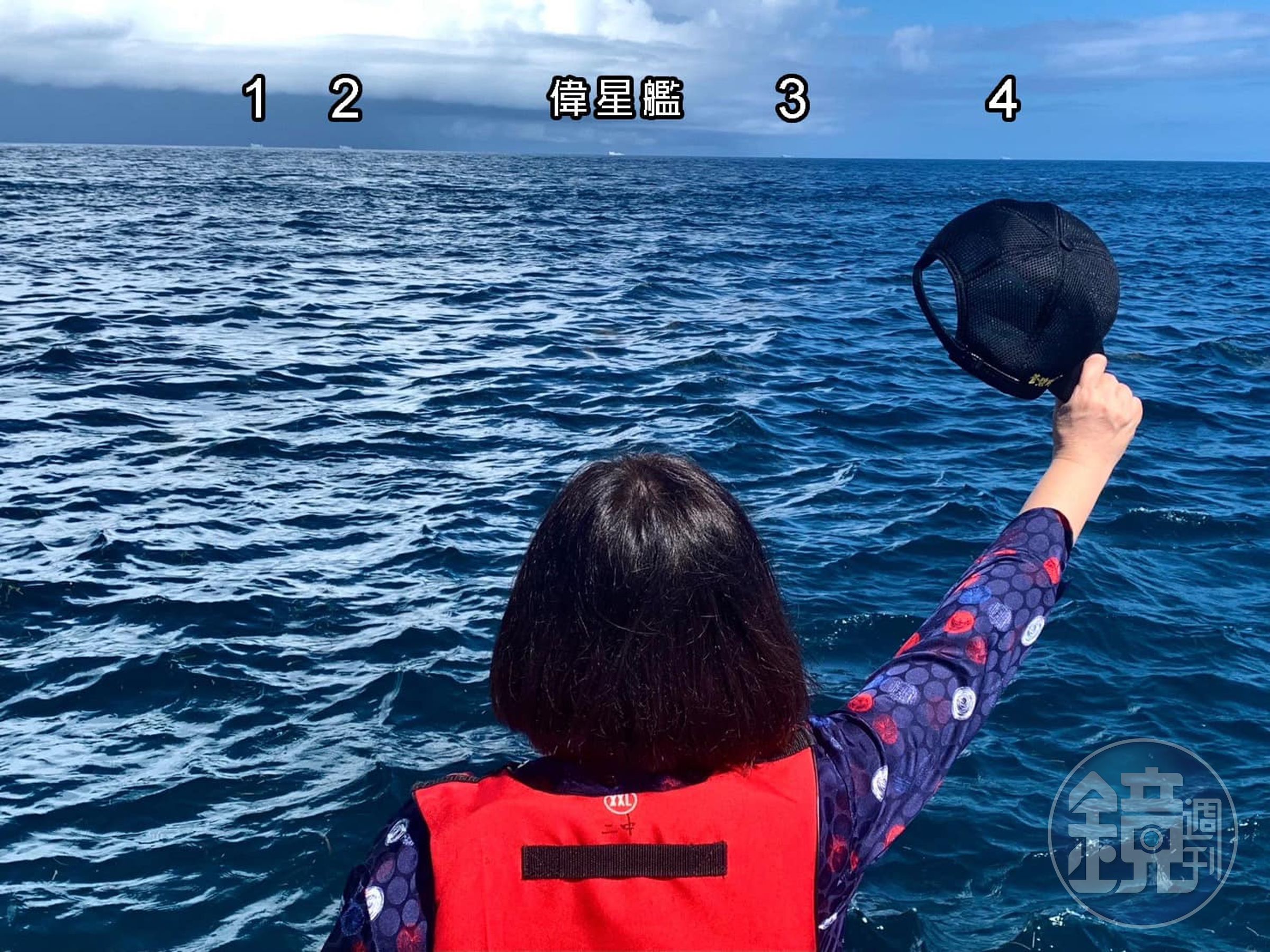 內政部長林右昌、海洋委員會主委管碧玲（圖）親眼目擊「偉星艦」正在執行驅離廣播，將4艘中國籍漁船拒止在12浬外。（翻攝自管碧玲臉書）