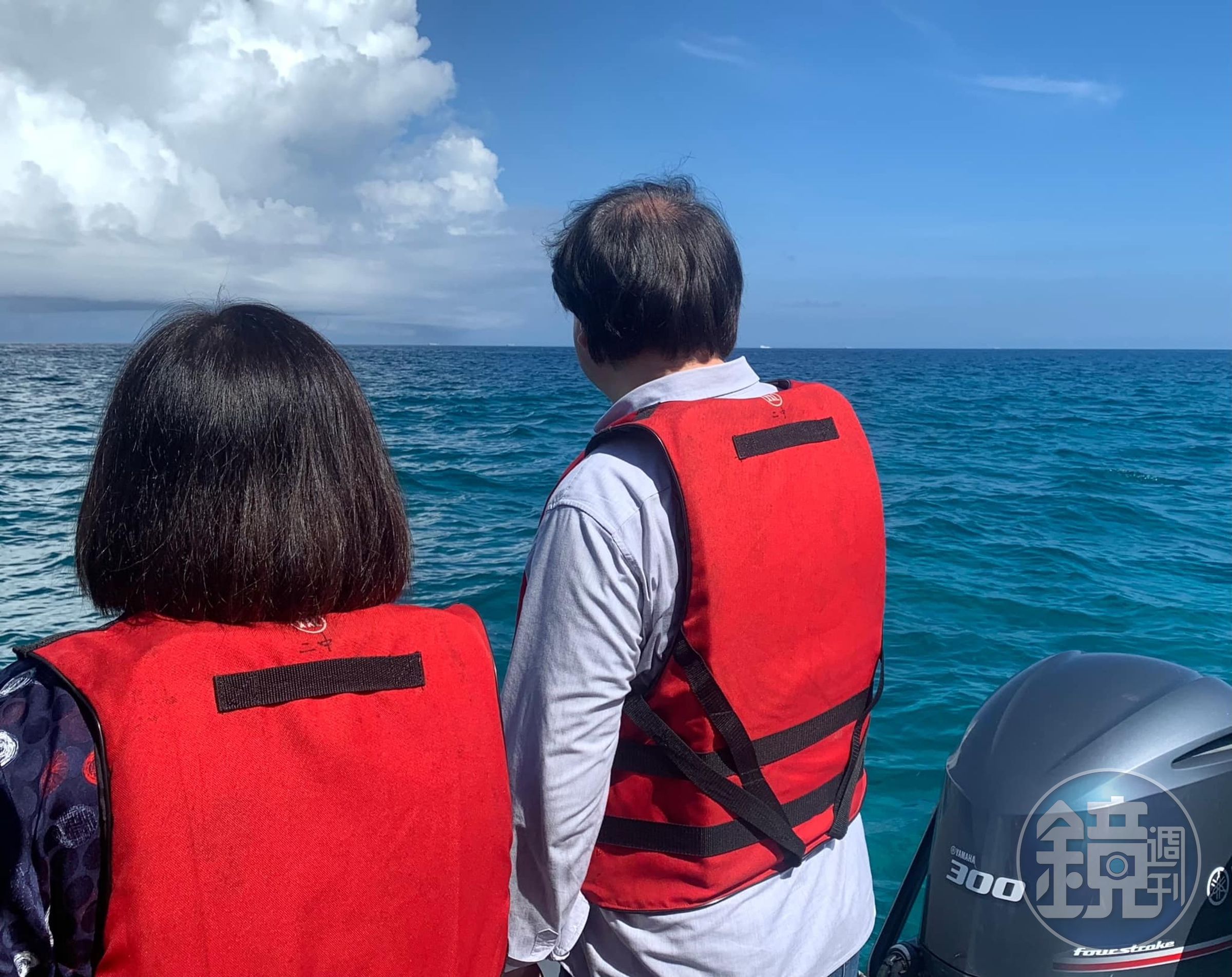 林右昌、管碧玲這2天一起登上東沙島，慰勉島上海巡弟兄姐妹。（翻攝自管碧玲臉書）