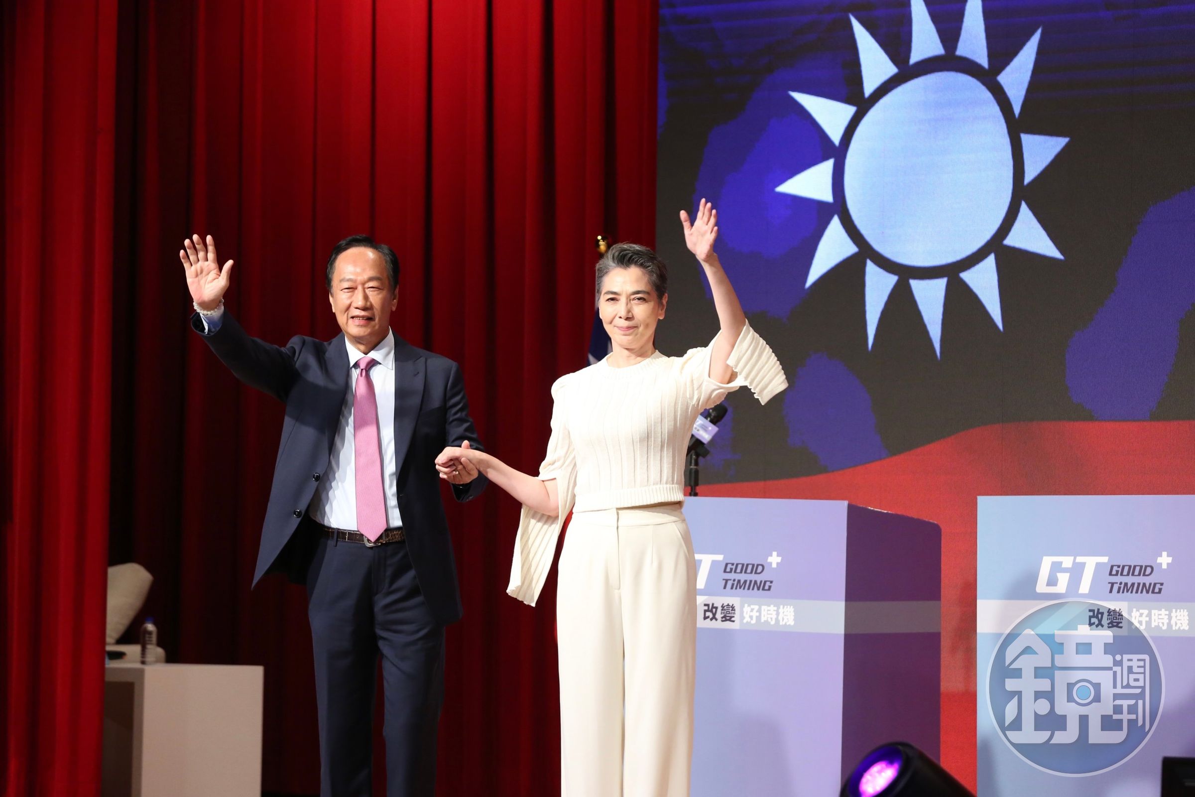 郭台銘召開記者會公布副總統人選，就是資深藝人、作家賴佩霞。