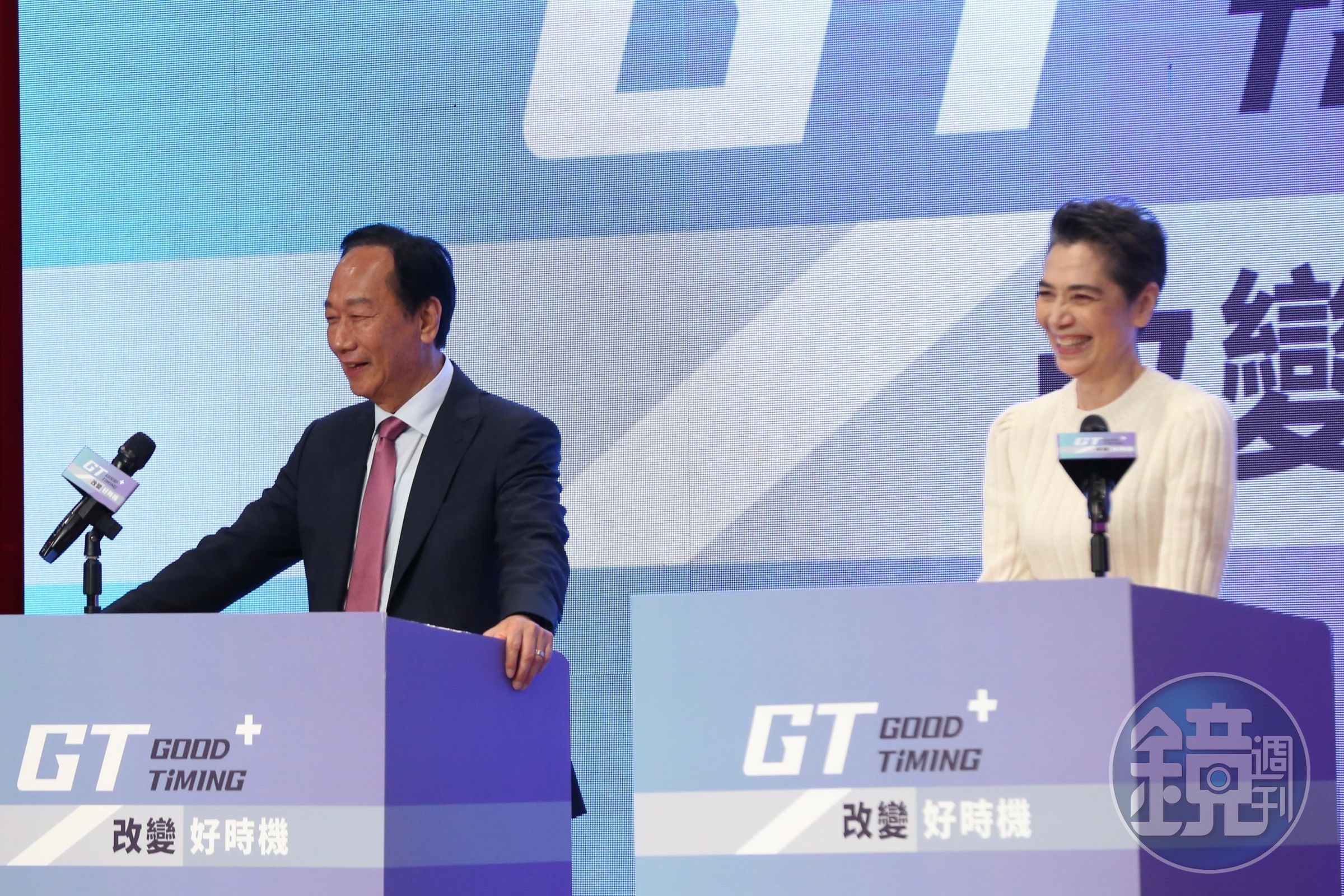 郭台銘今（14日）公布副手人選為資深藝人賴佩霞。