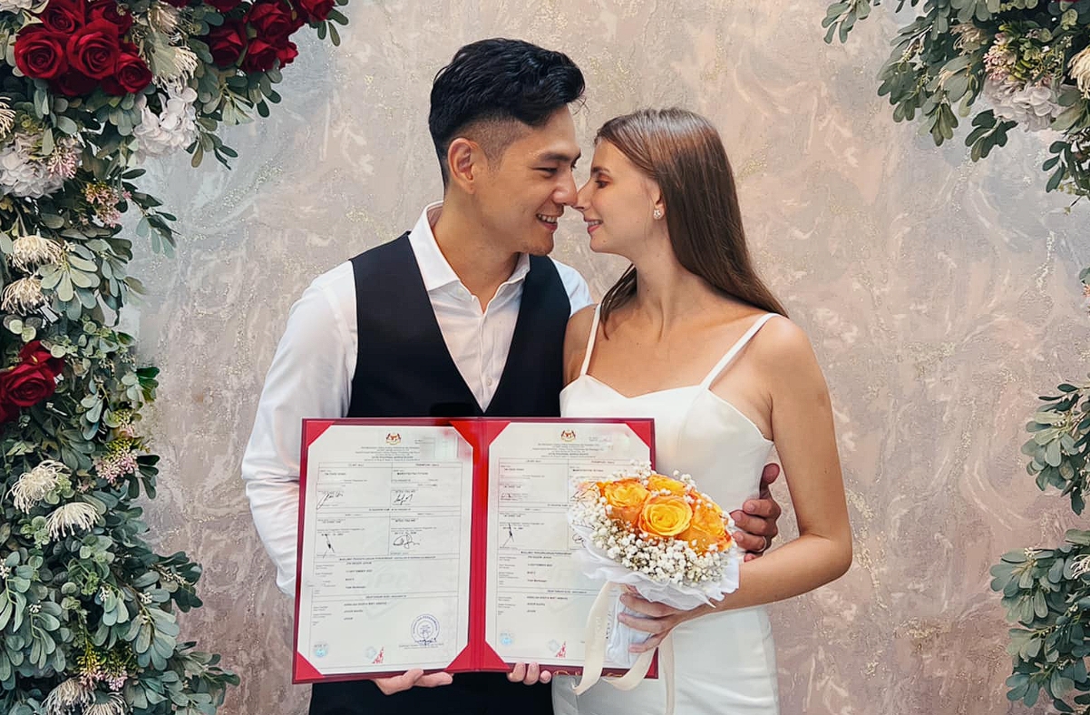 祖雄、佳娜在馬來西亞登記結婚。（翻攝自臉書）